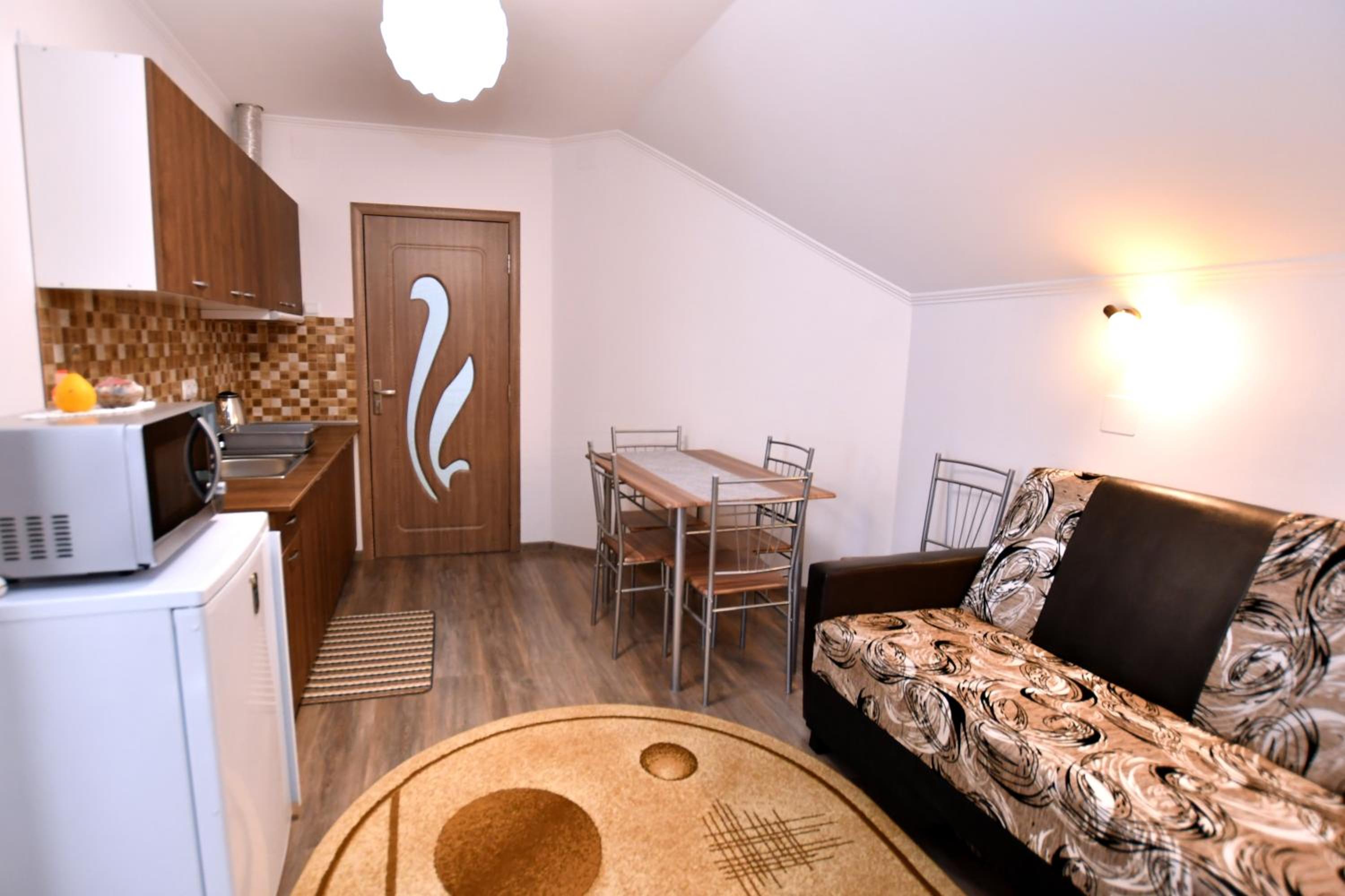 Suite - Photo 27
