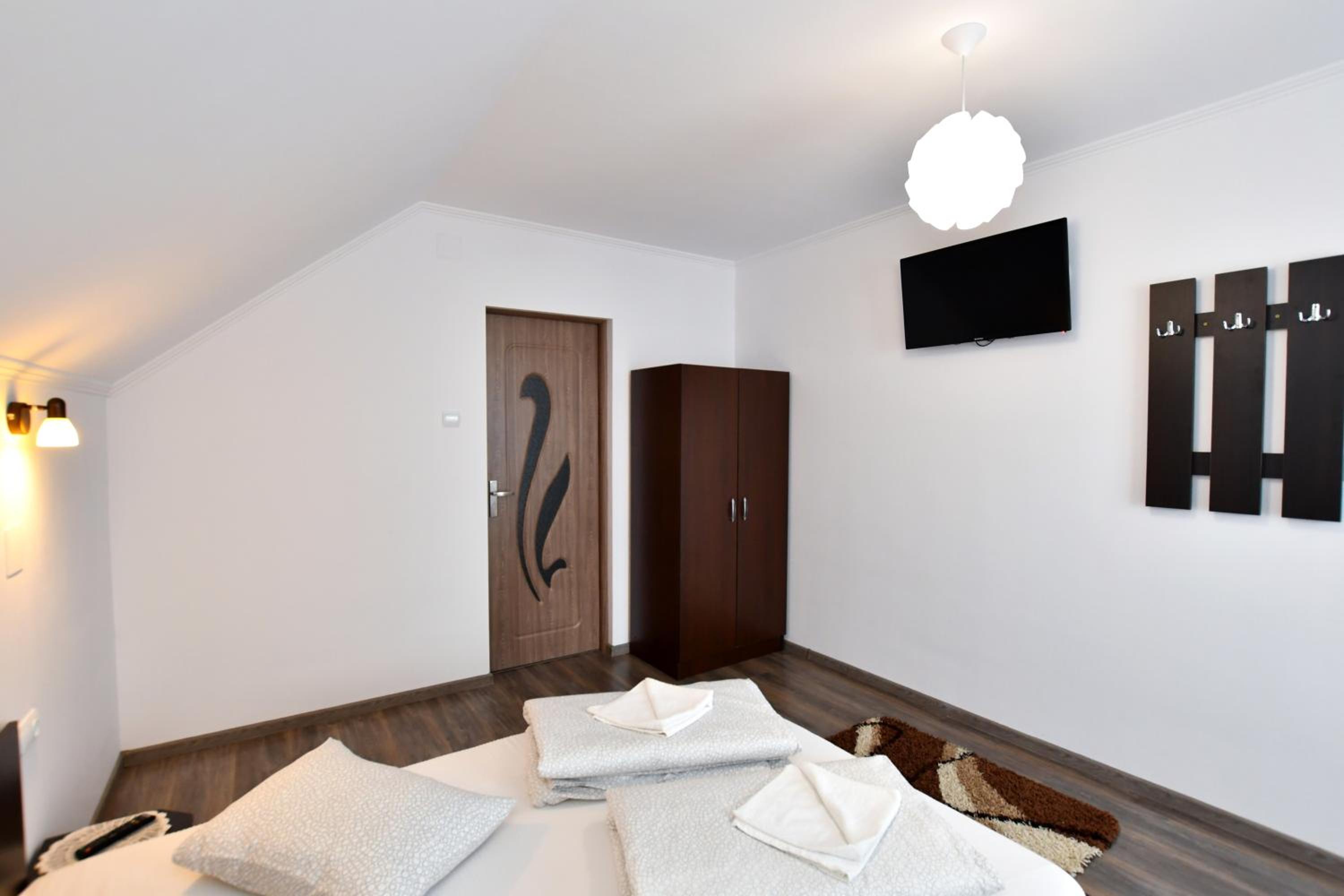Suite - Photo 25