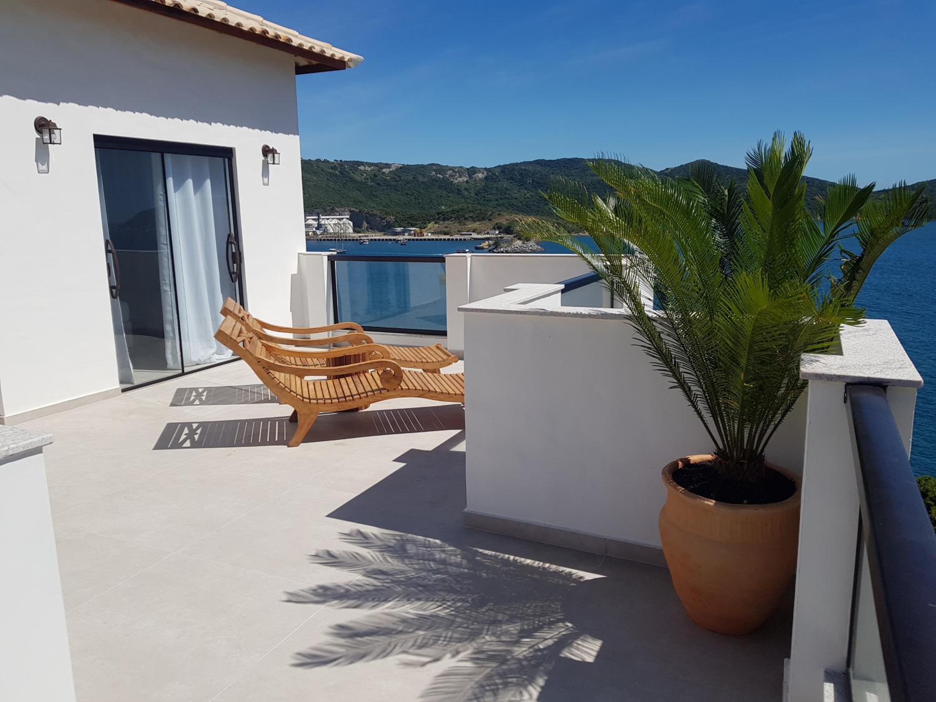 Queen Suite with Sea View - Photo 15