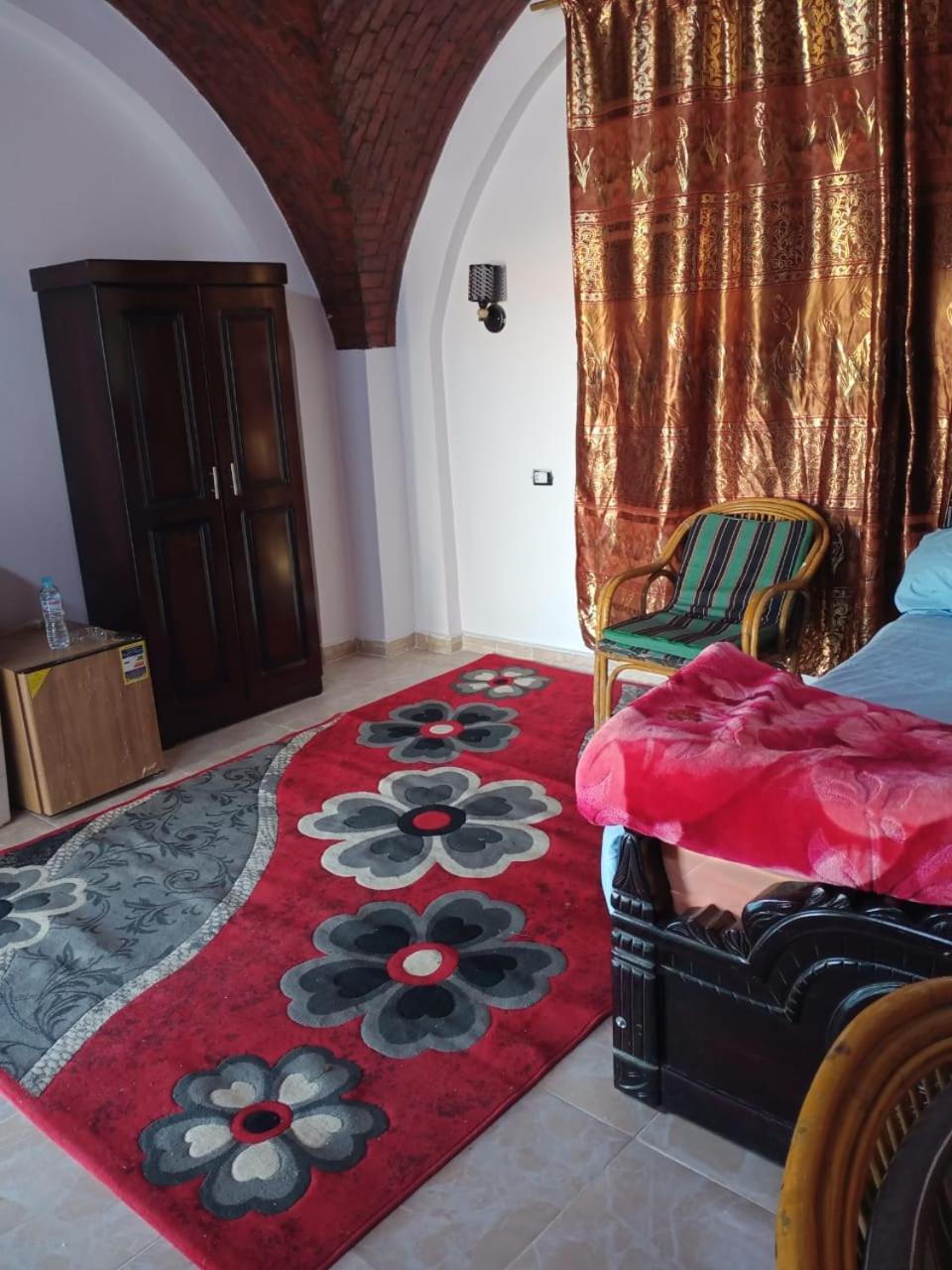 Deluxe King Room - Photo 13
