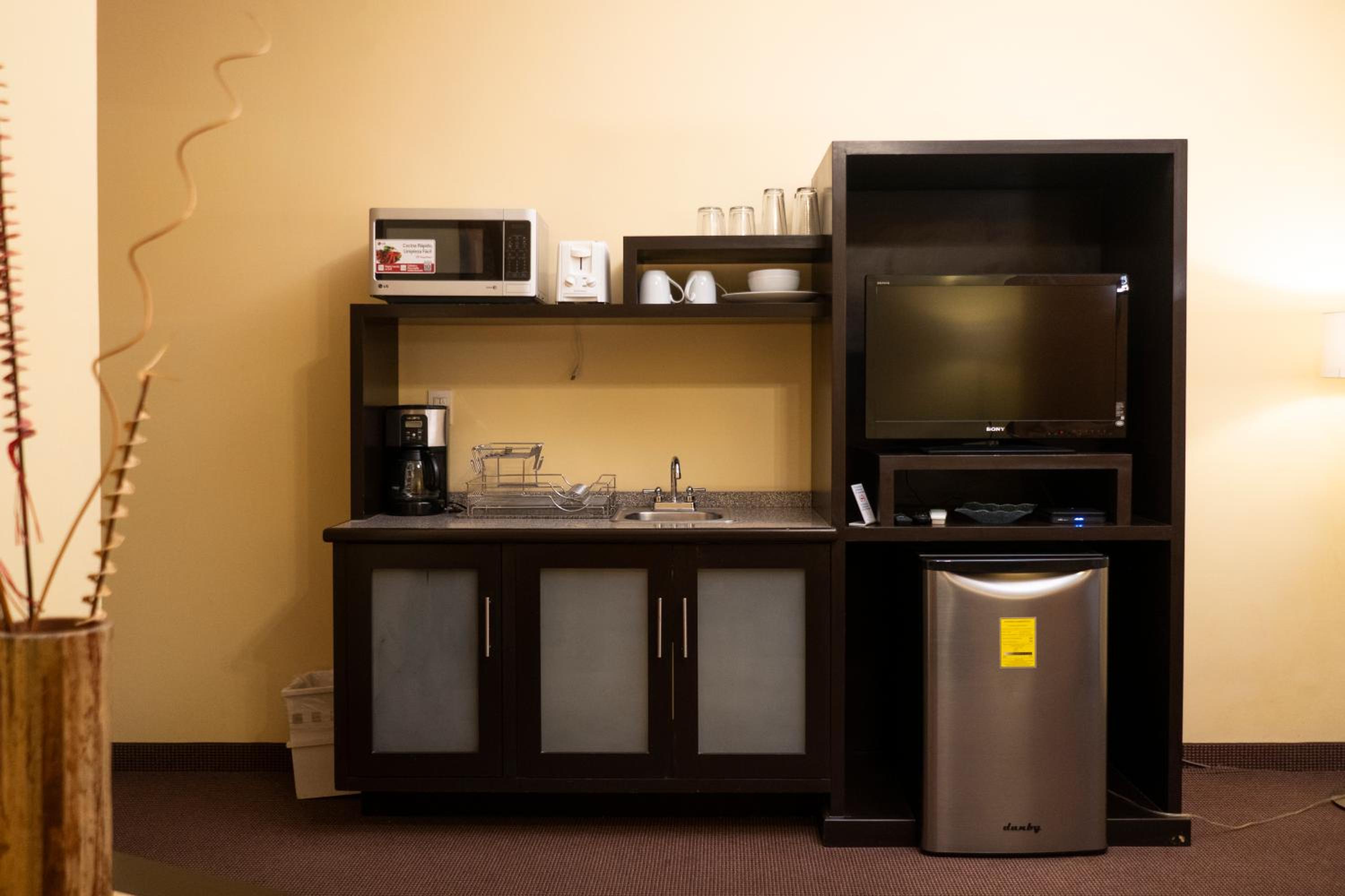 Executive Suite - Photo 5