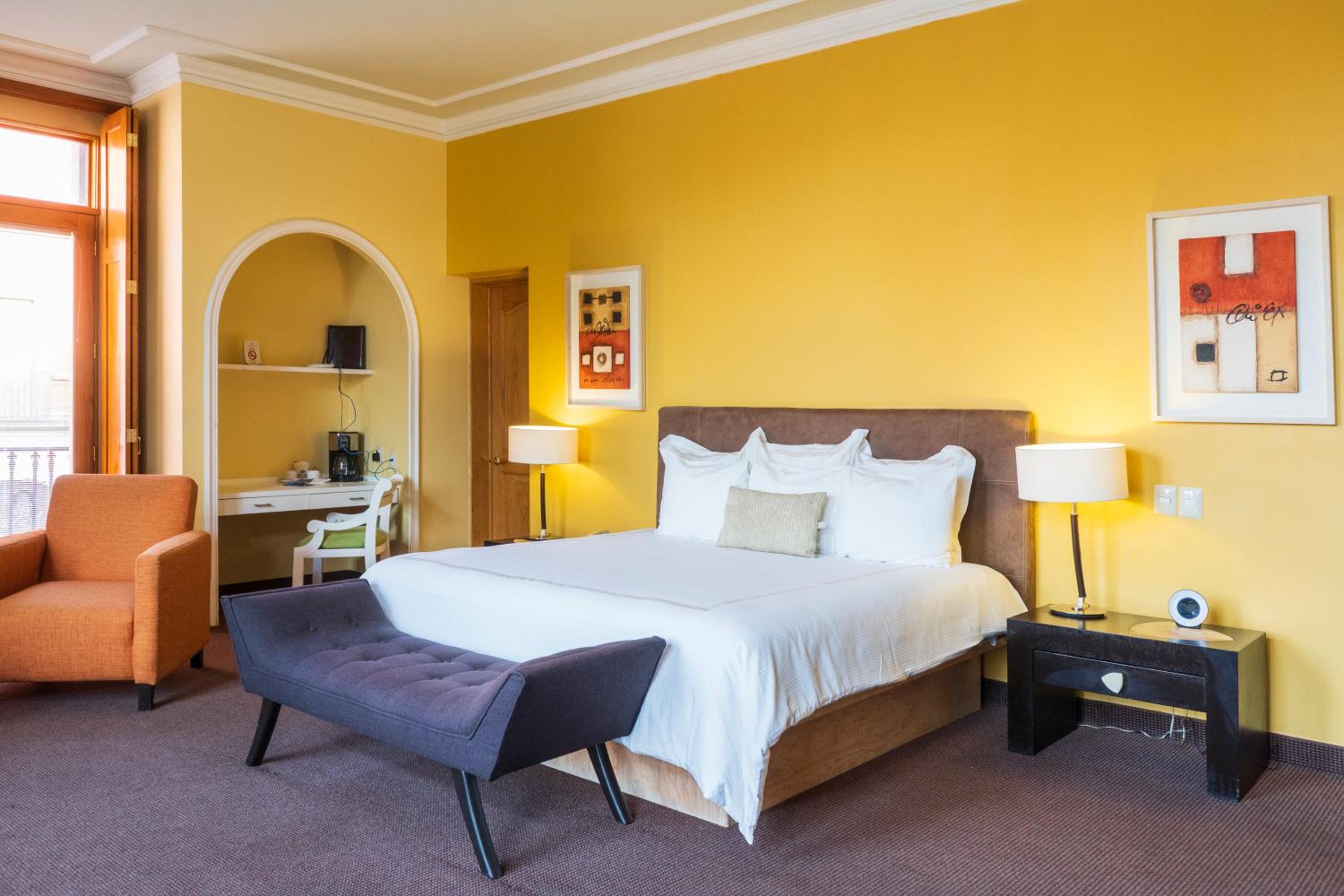 Deluxe King Suite - Photo 3
