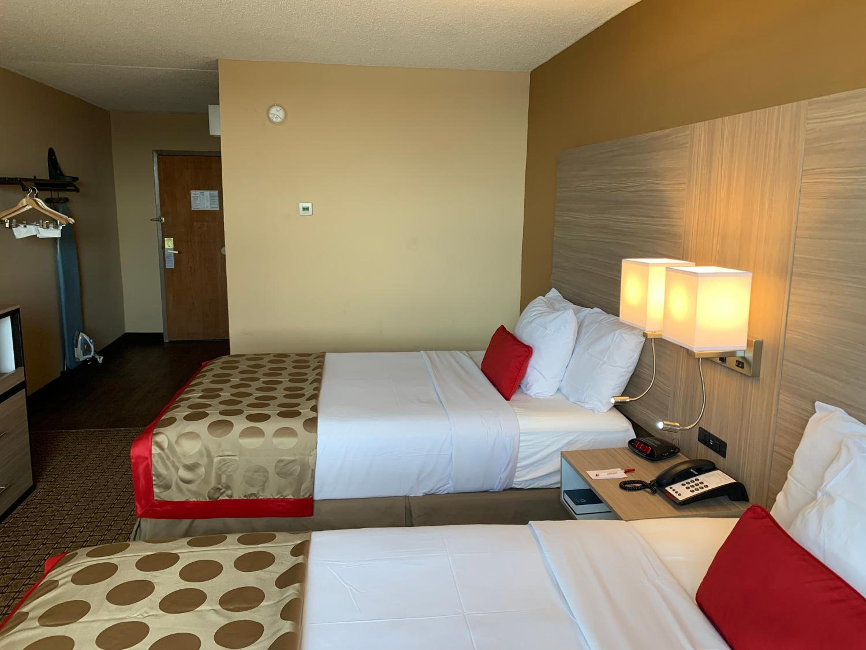 Double Room with Two Double Beds and Interior Hall - Non-Smoking - Photo 16