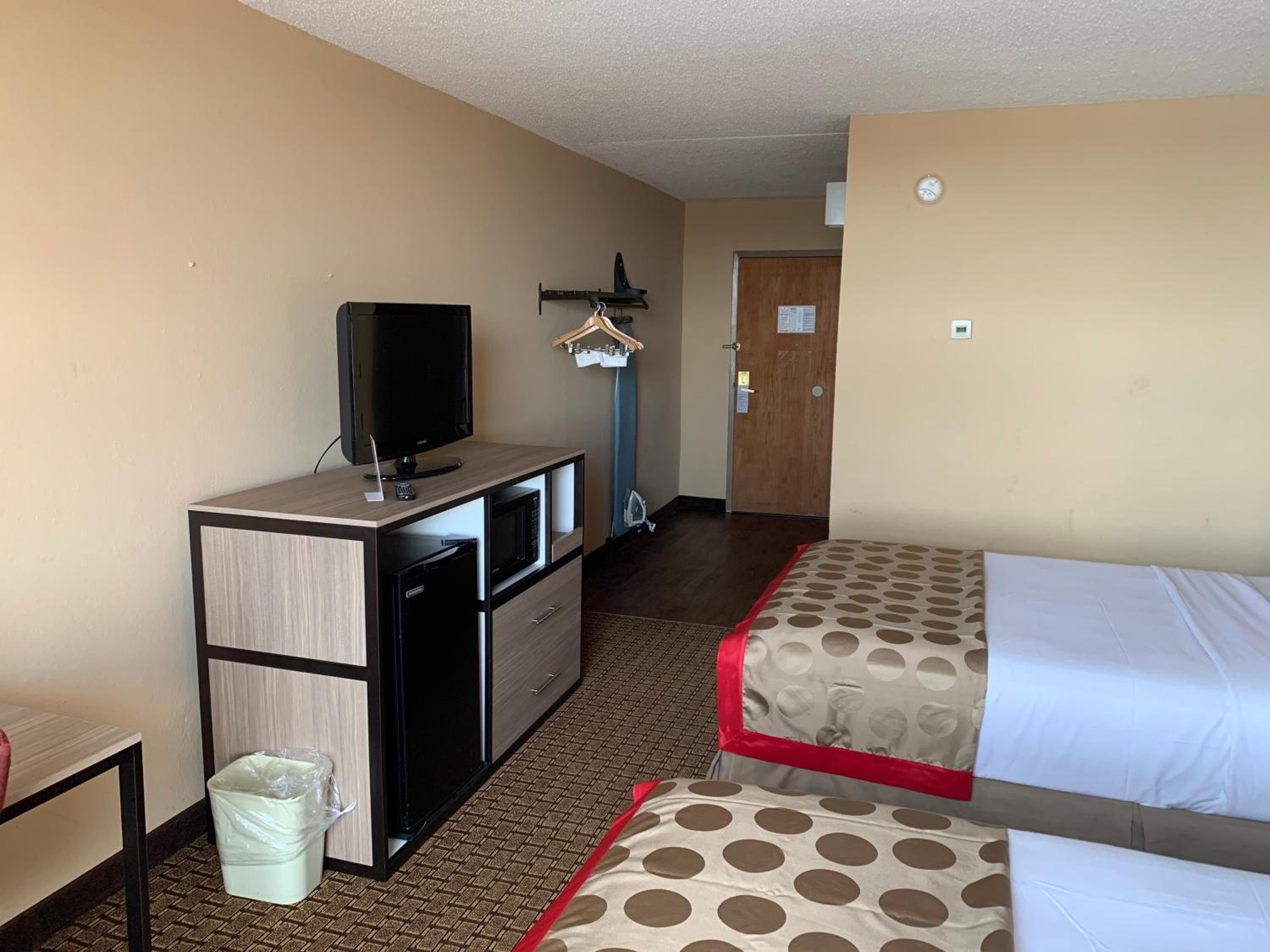 Double Room with Two Double Beds and Interior Hall - Non-Smoking - Photo 2