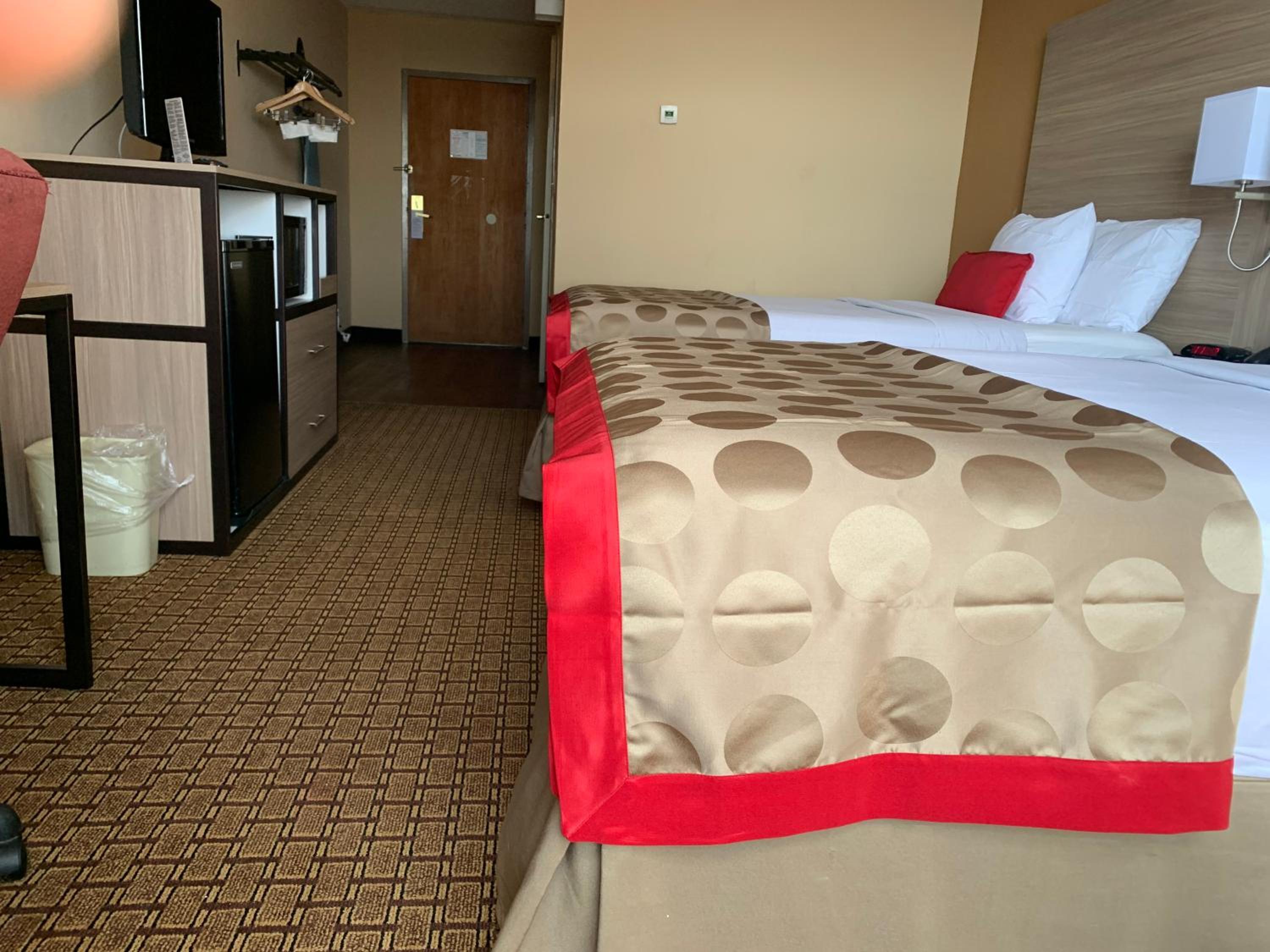 Double Room with Two Double Beds and Interior Hall - Non-Smoking - Photo 4
