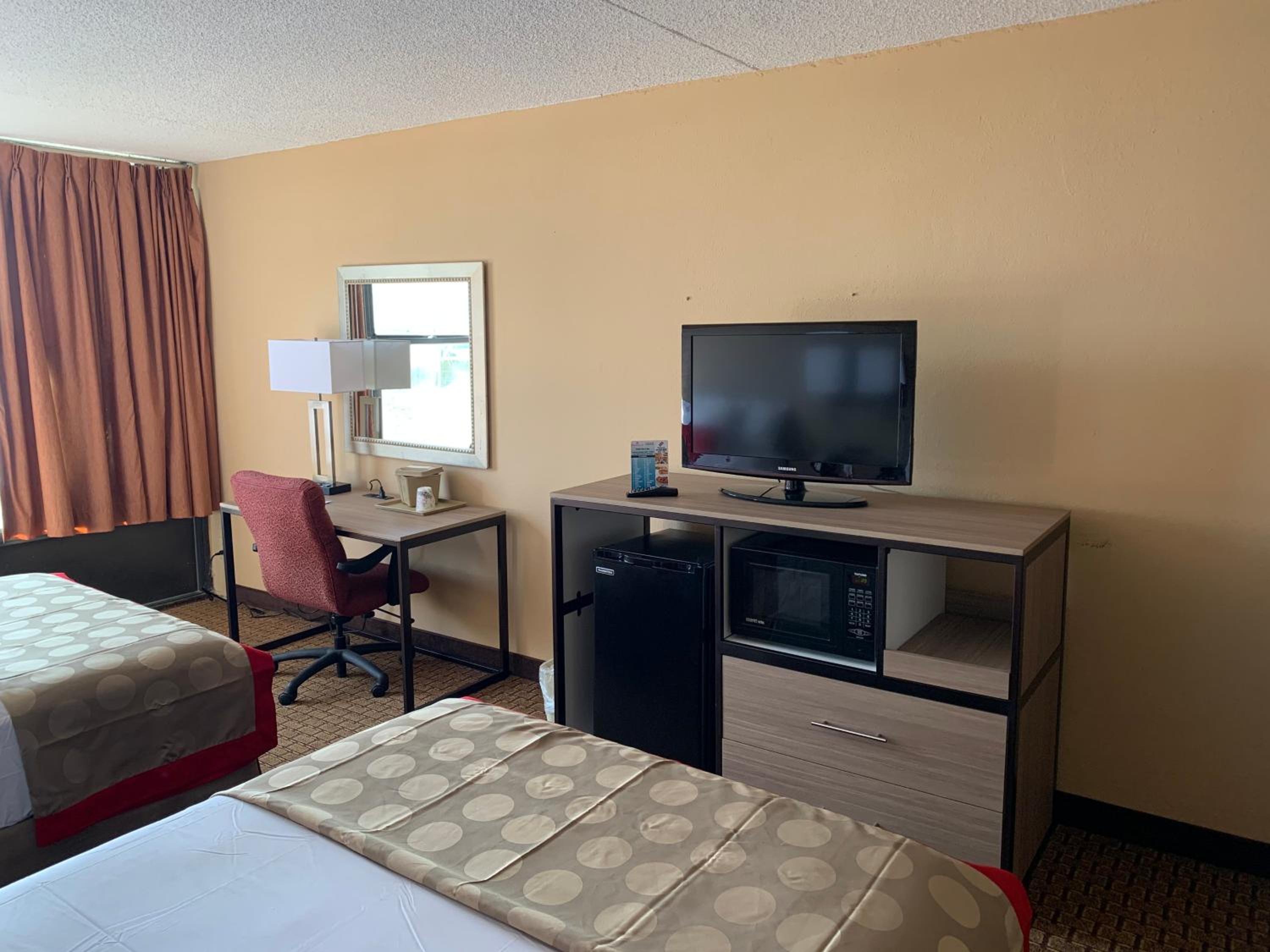 Double Room with Two Double Beds and Interior Hall - Non-Smoking - Photo 5