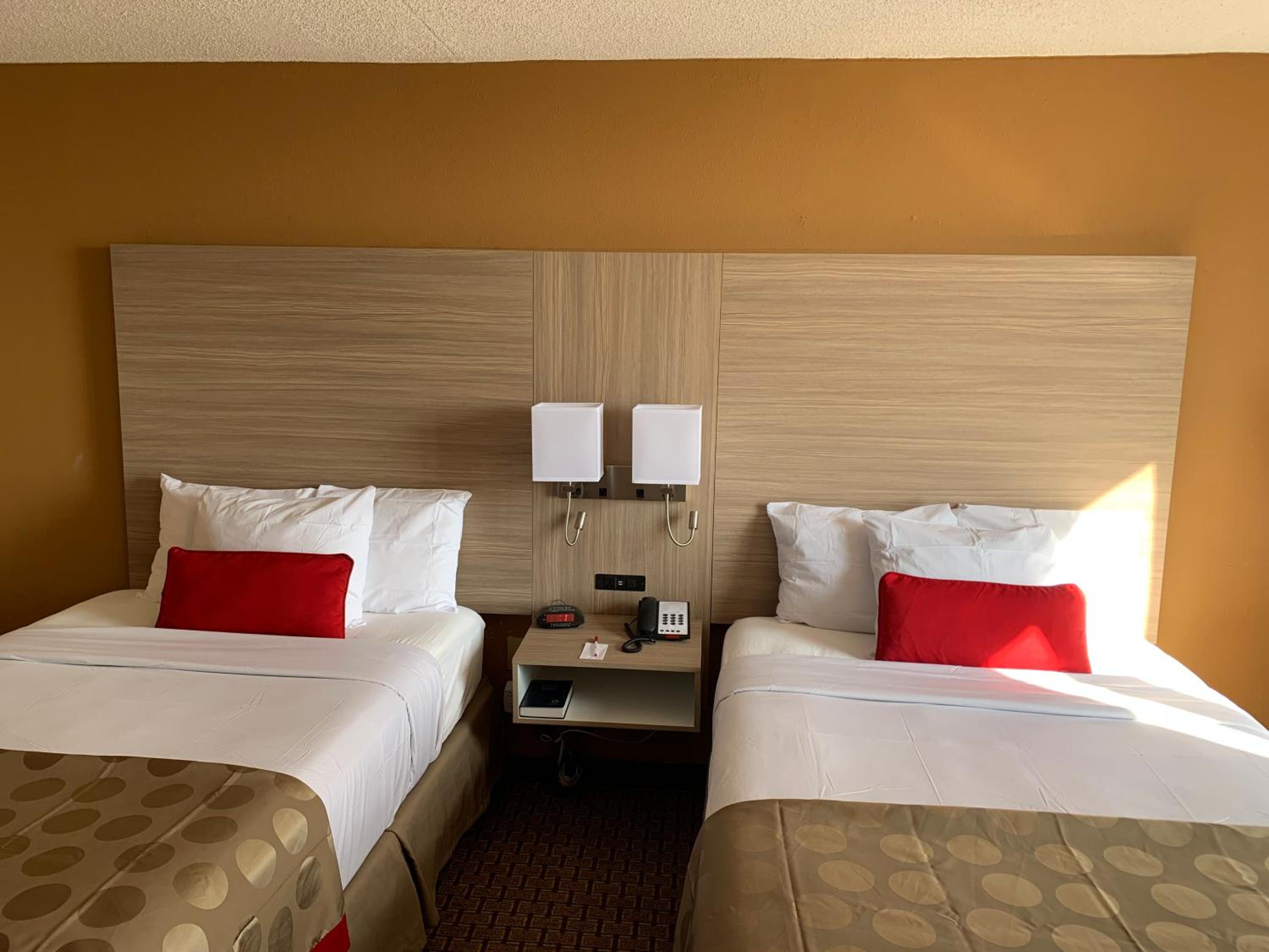 Double Room with Two Double Beds and Interior Hall - Non-Smoking - Photo 6