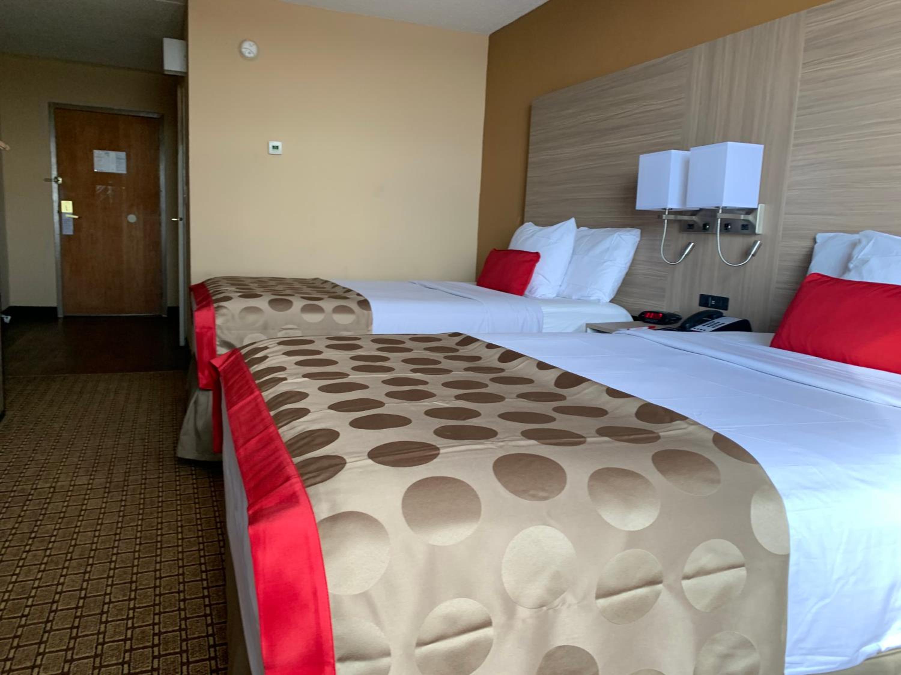 Double Room with Two Double Beds and Interior Hall - Non-Smoking - Photo 9
