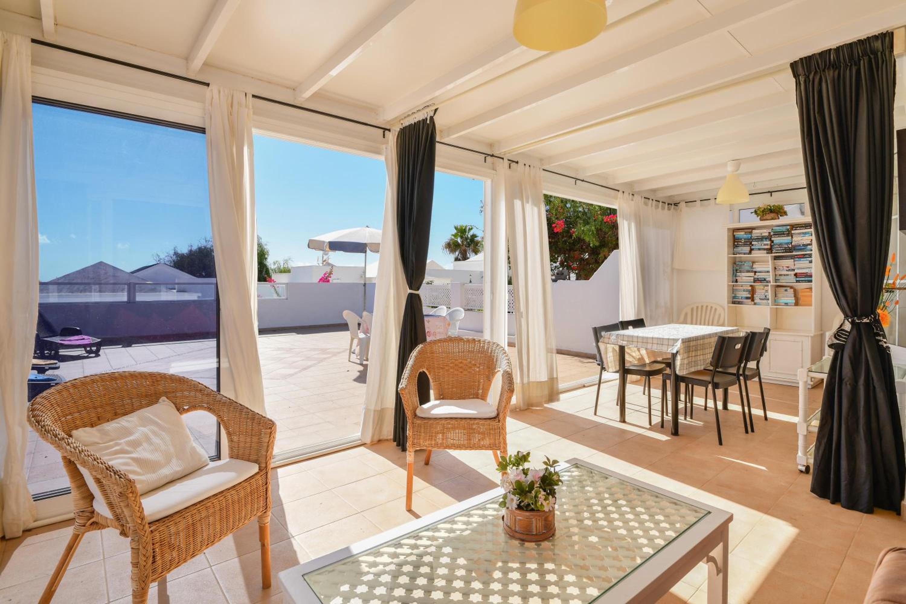Two-Bedroom Deluxe Apartment with Ocean View photo 2