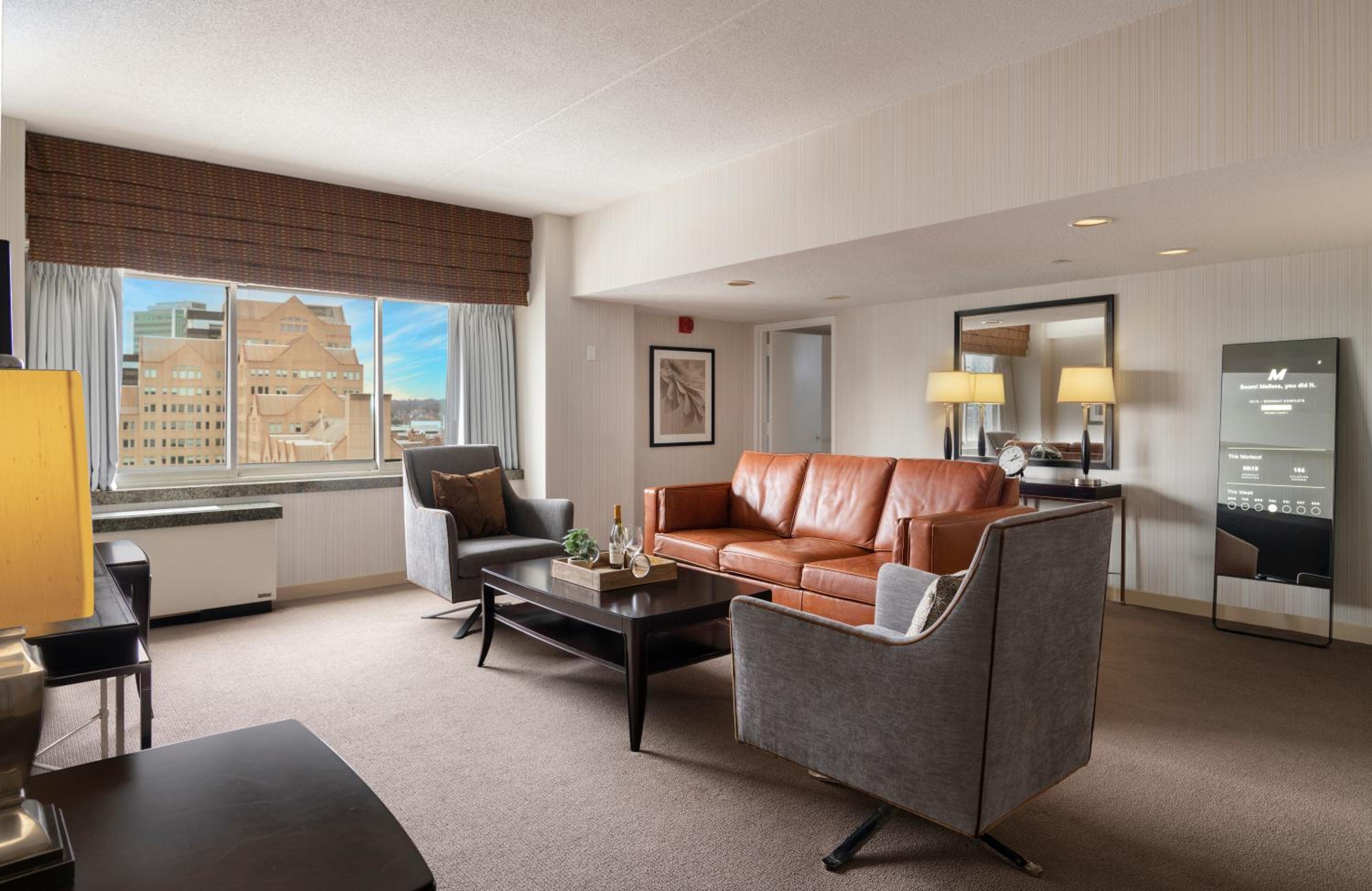 Suite, Club level, 1 Bedroom Executive Suite, 1 King - Photo 2