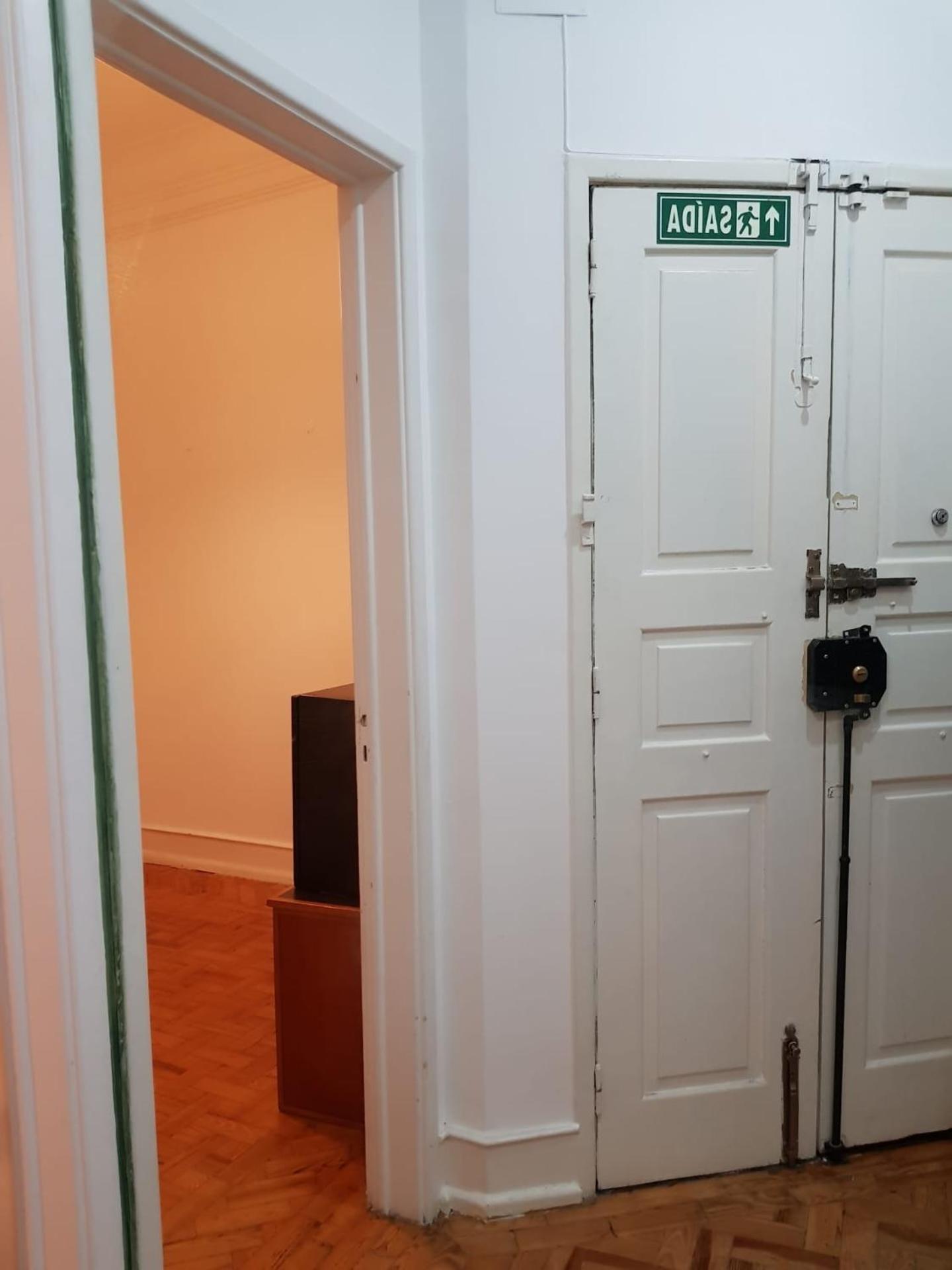 Twin Room with Private Bathroom - Photo 23