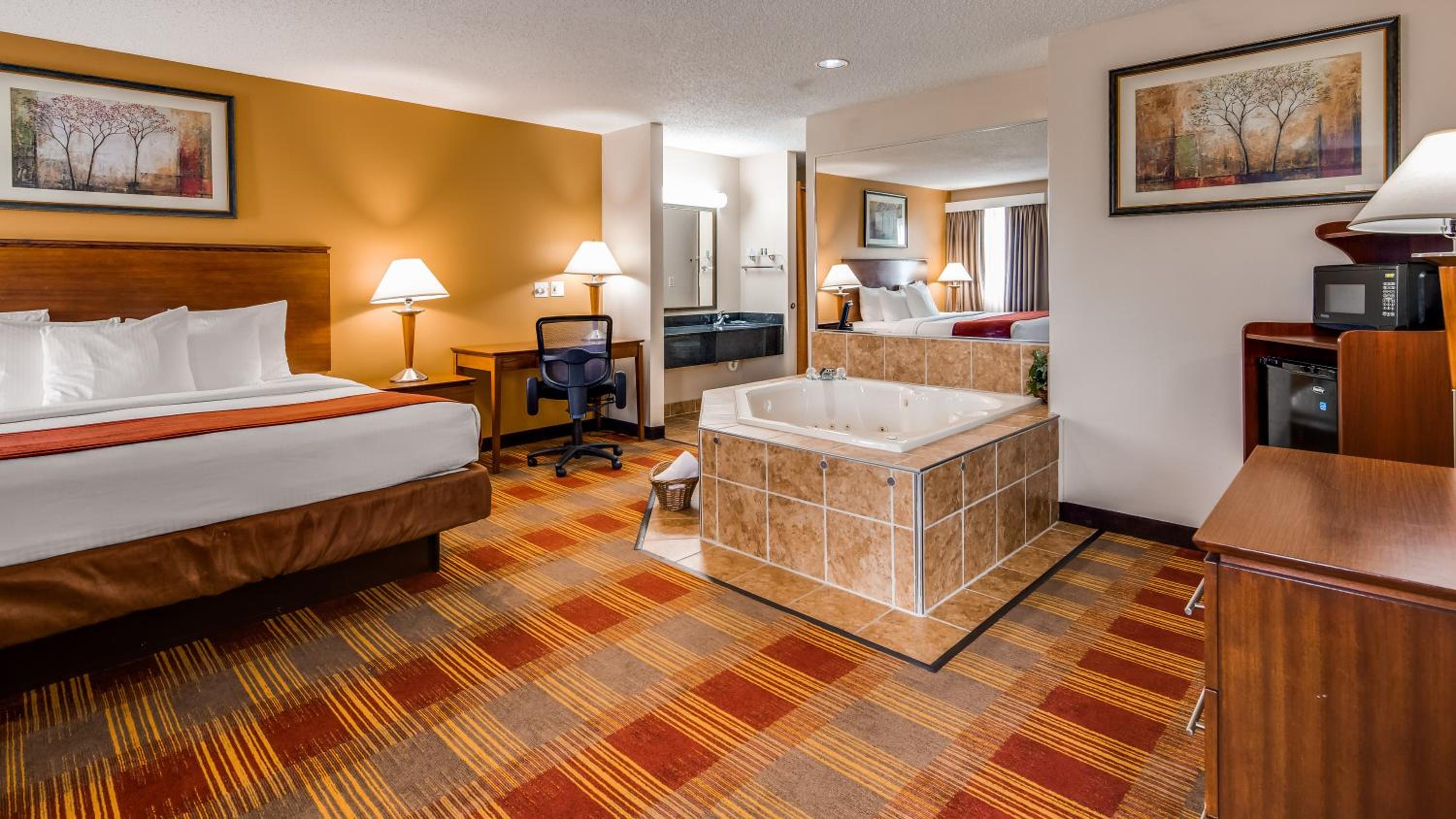 King Suite with Spa Bath - Pool View - Non Smoking - Photo 6