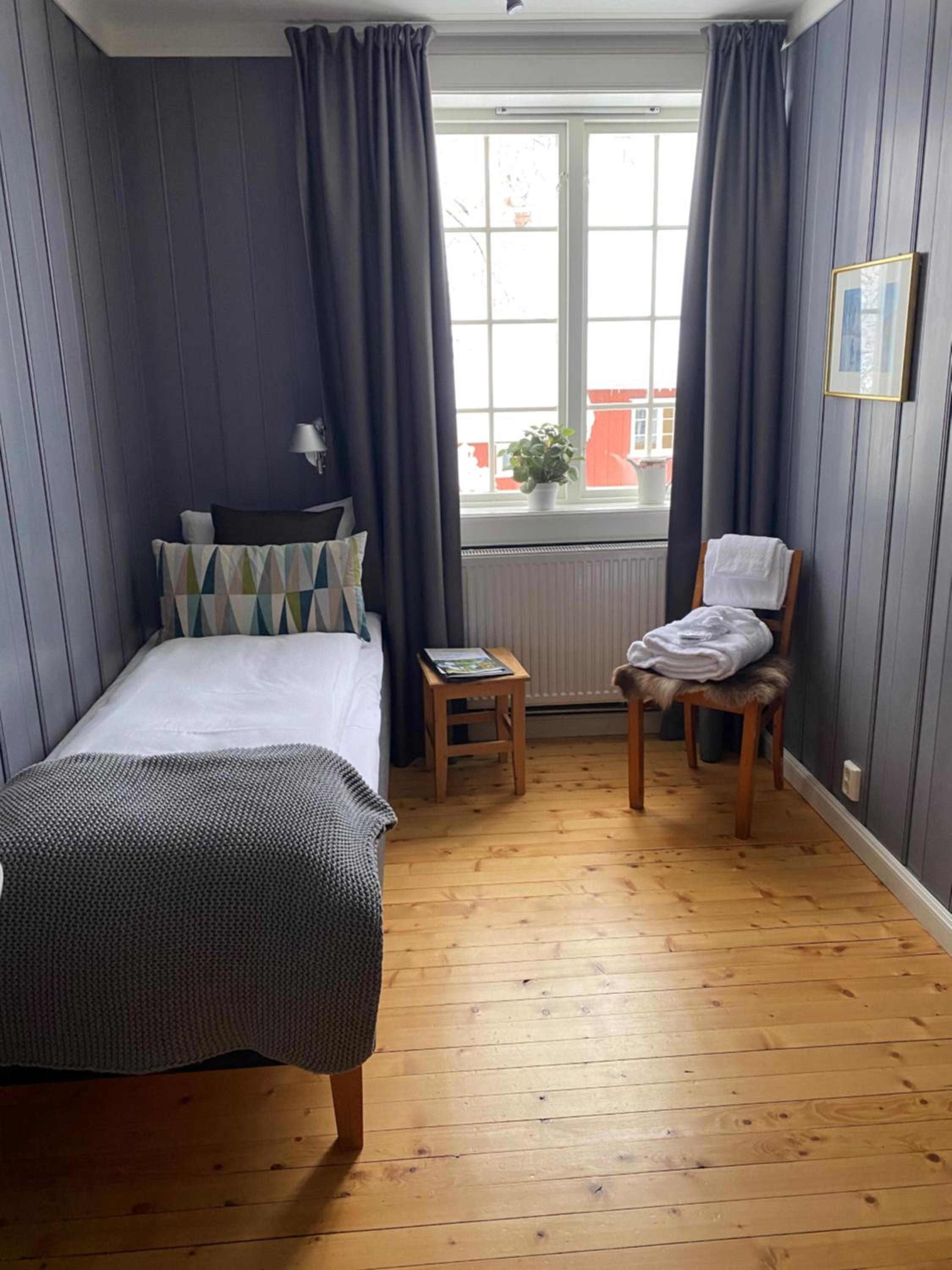 Single Room With Shared Bathroom photo 3