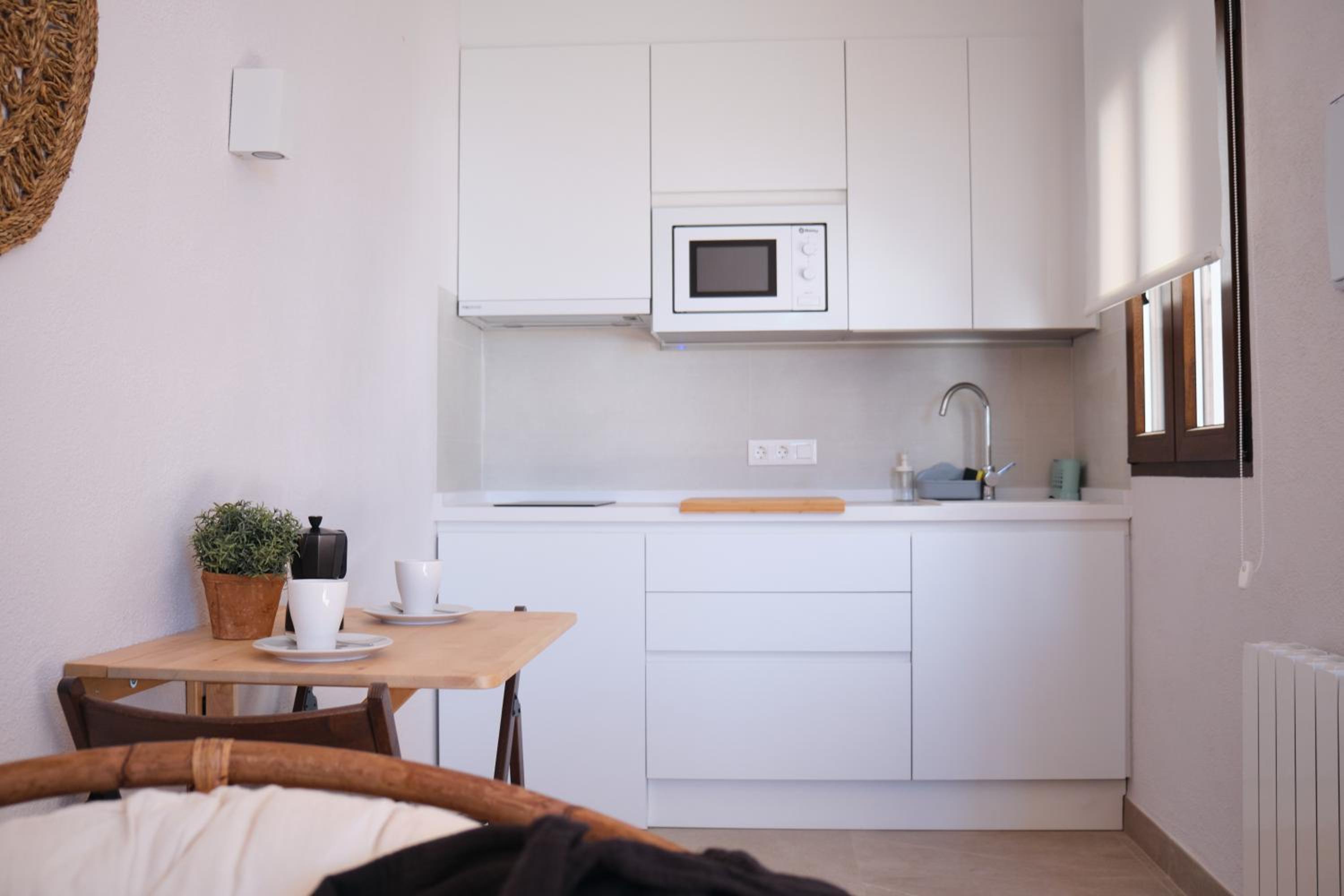 Deluxe Studio with Kitchen - Photo 9