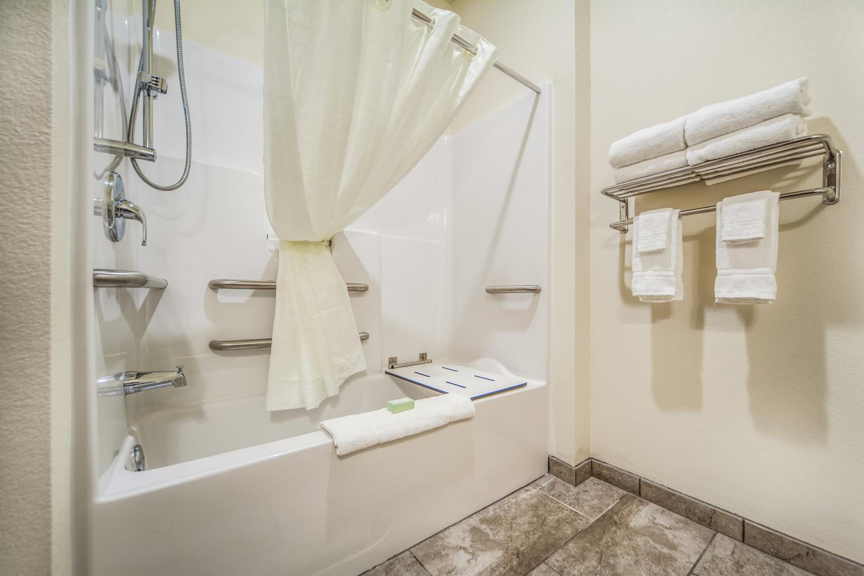Queen Studio - Disability Access - Photo 3