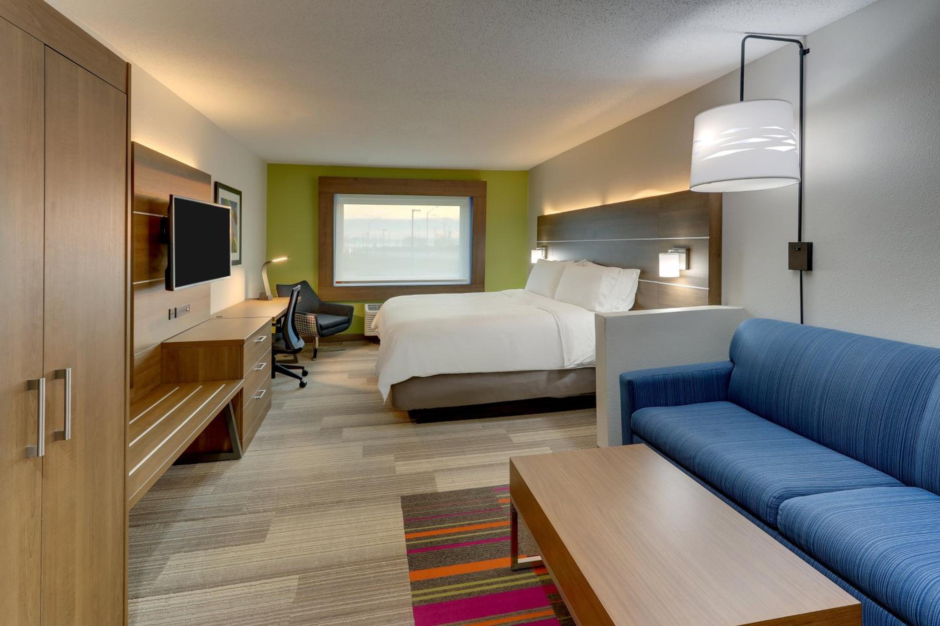 King Suite with Sofa Bed - Photo 4