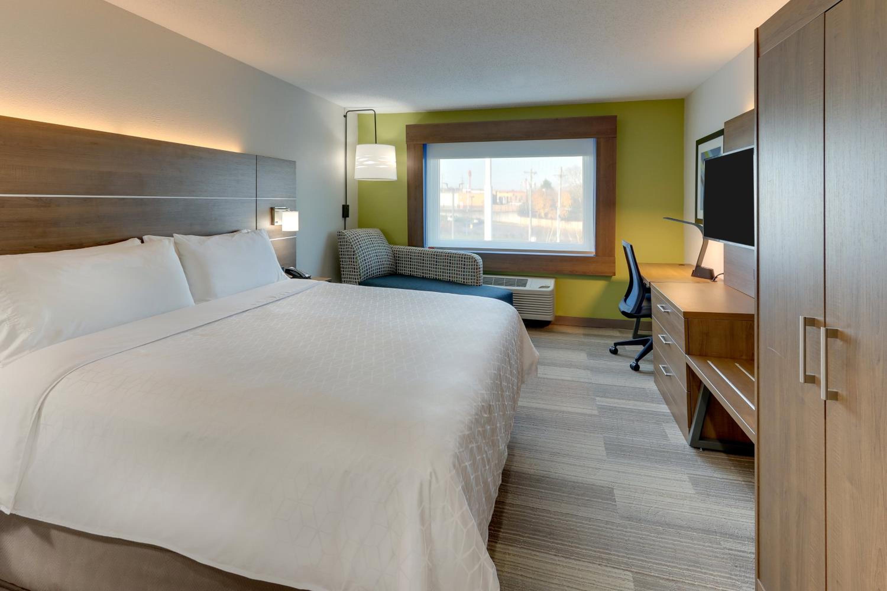 Standard King Room - Photo 1