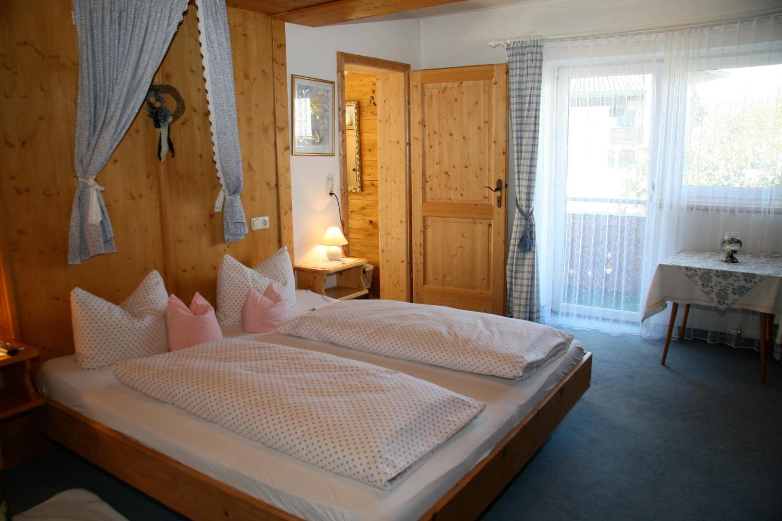 Large Suite with Balcony photo 2