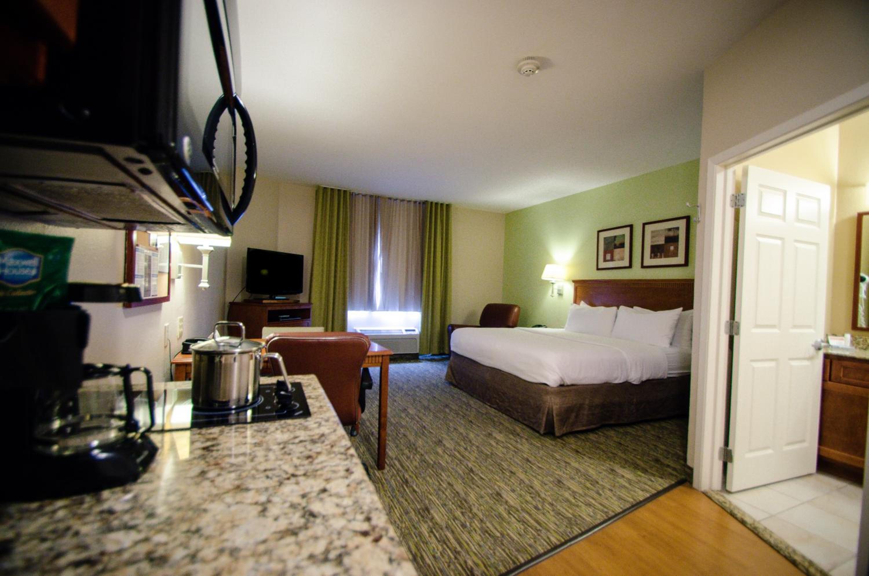 King Studio Suite - Photo 8