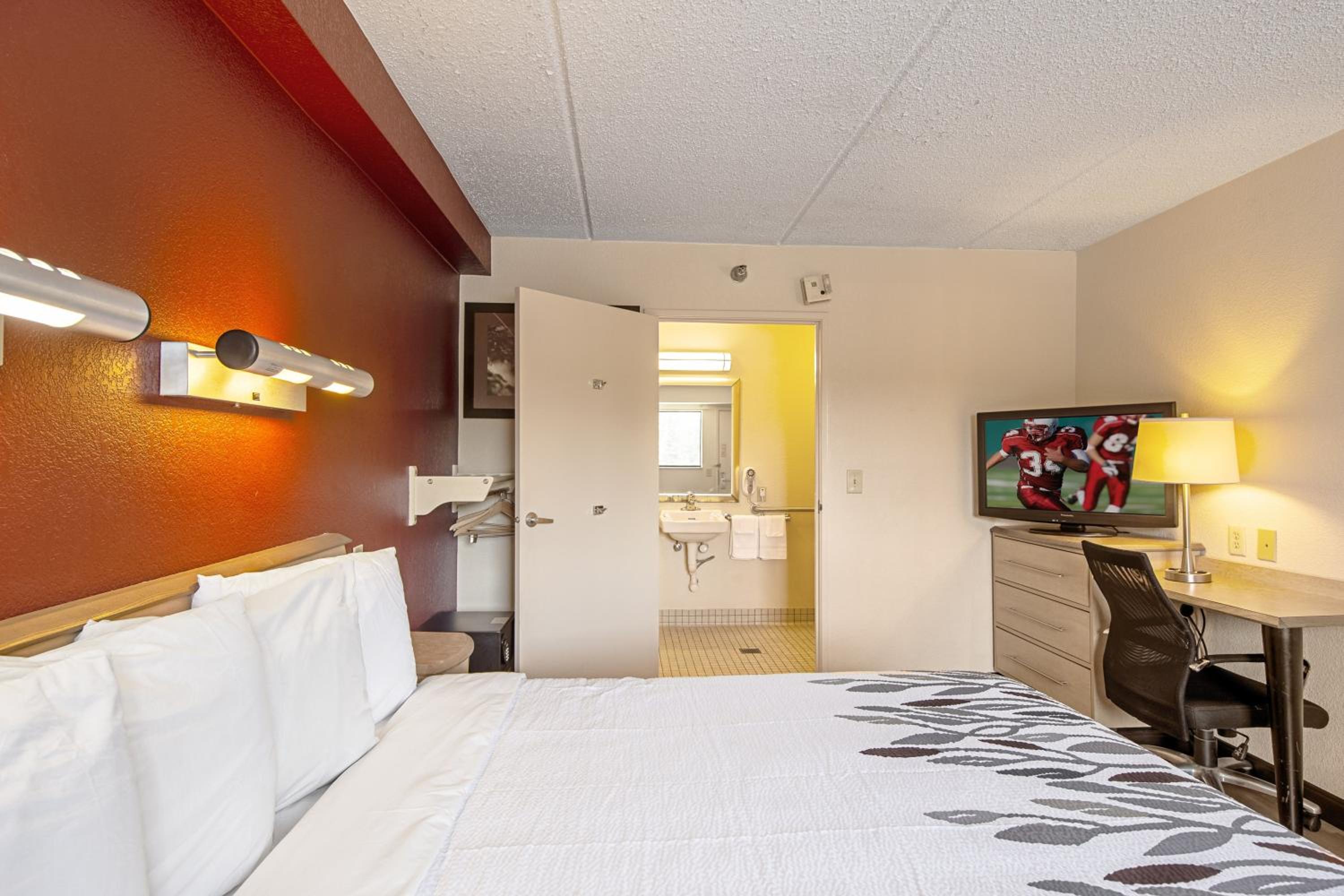  Superior King Room Disability Access Smoke Free photo 2