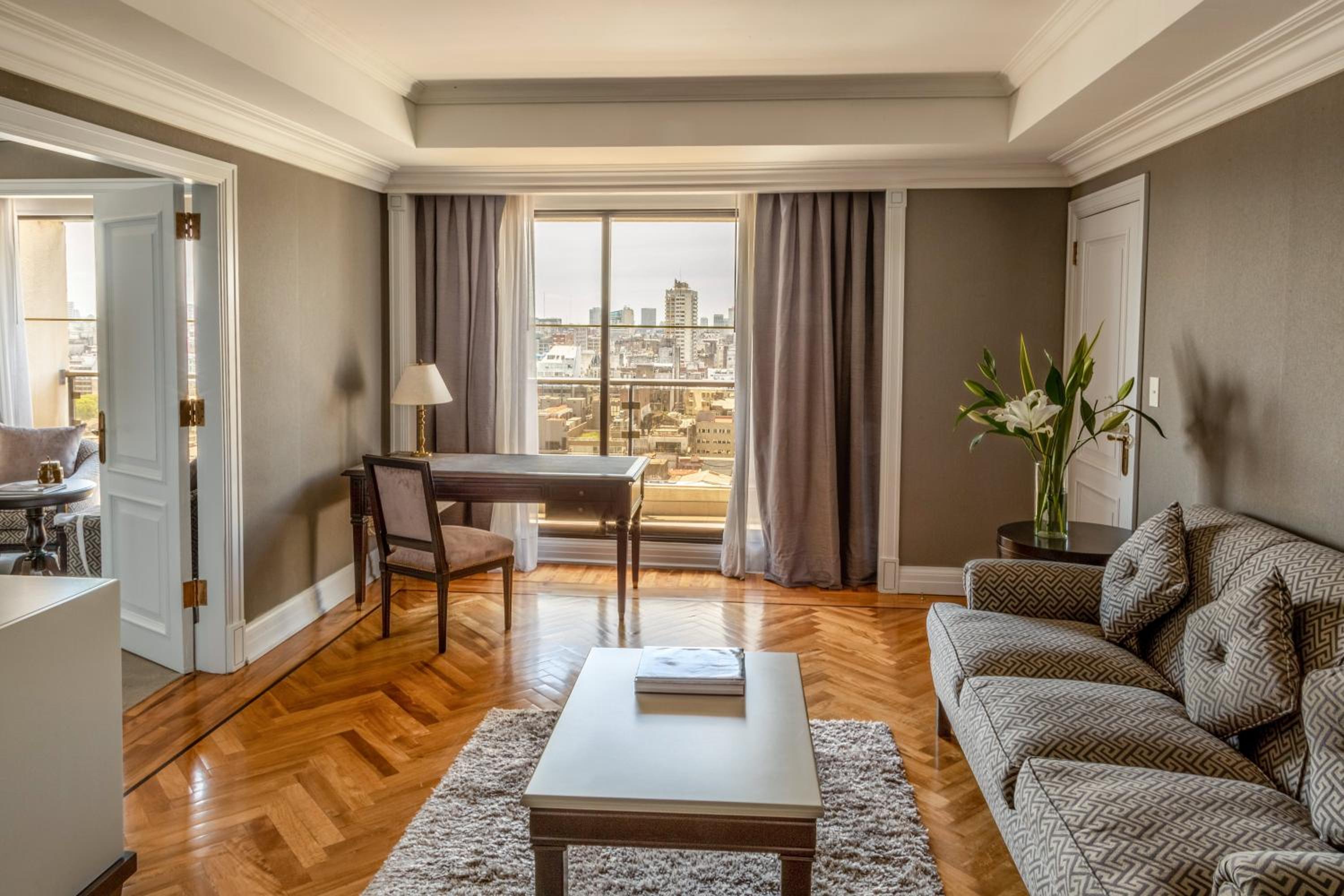 Presidential King Suite thumbnail 5