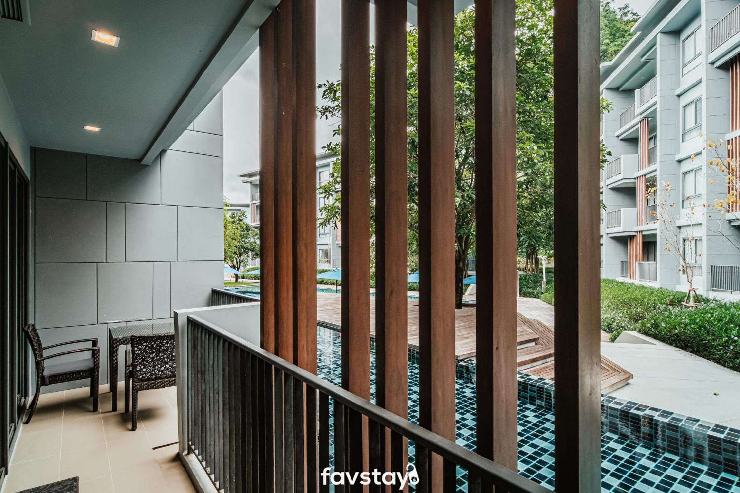 Two-Bedroom Apartment with Pool Access - Photo 8