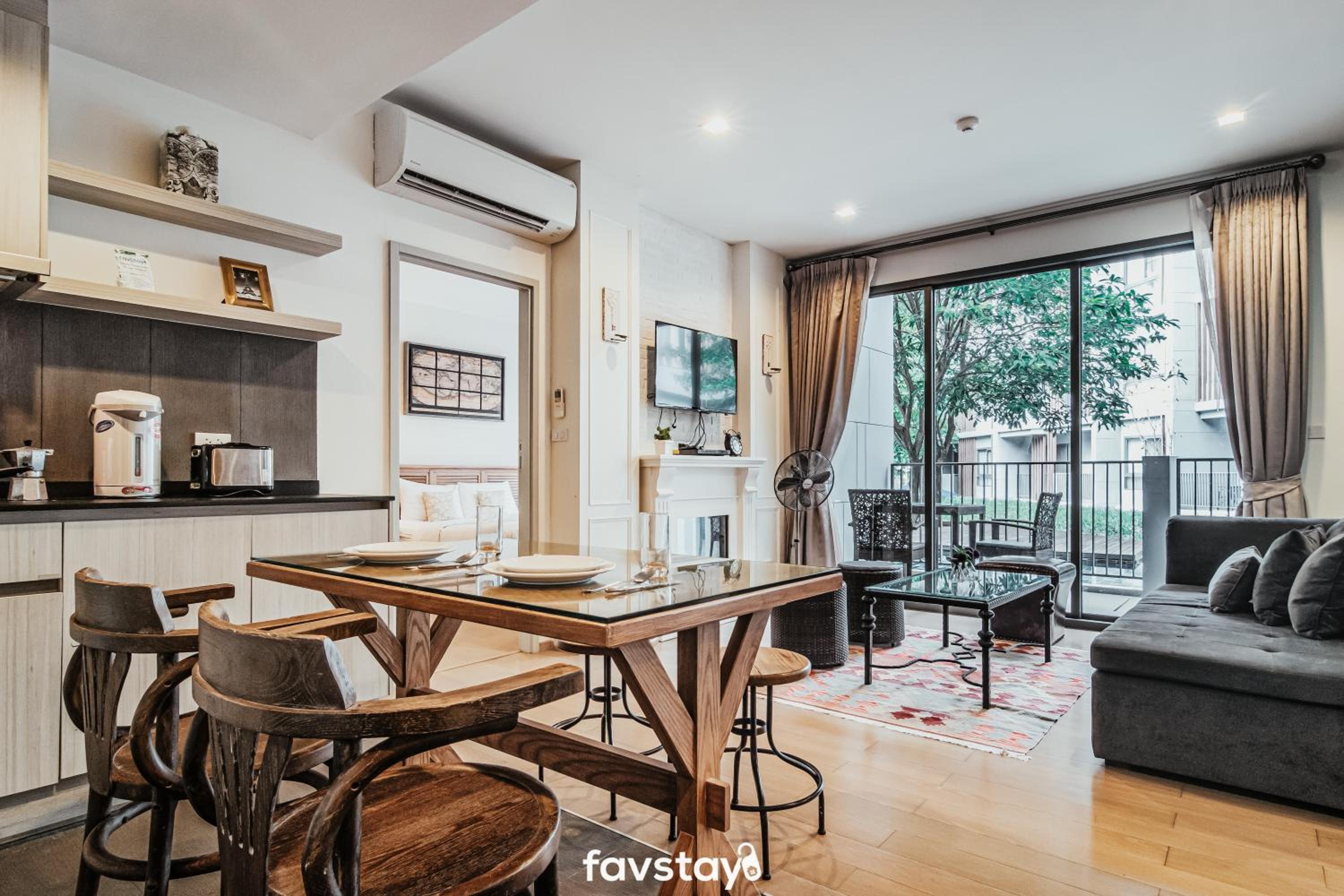 Two-Bedroom Apartment with Pool Access - Photo 4