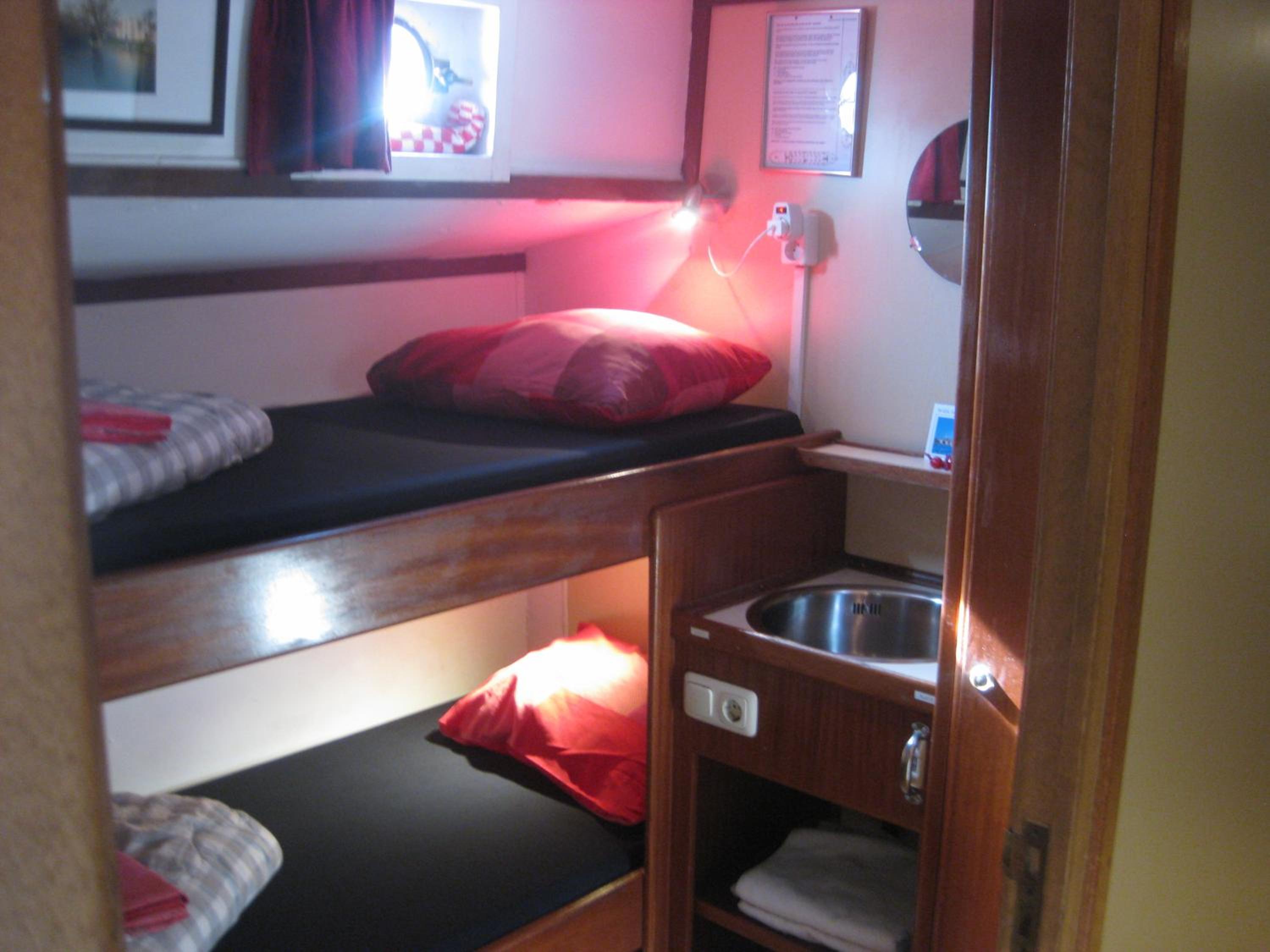 Double Room with Shared Bathroom photo 2