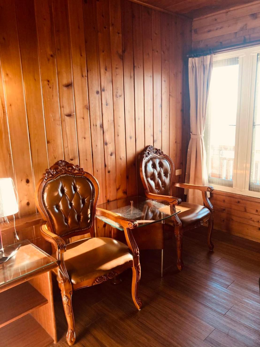 Superior Family Room photo 1