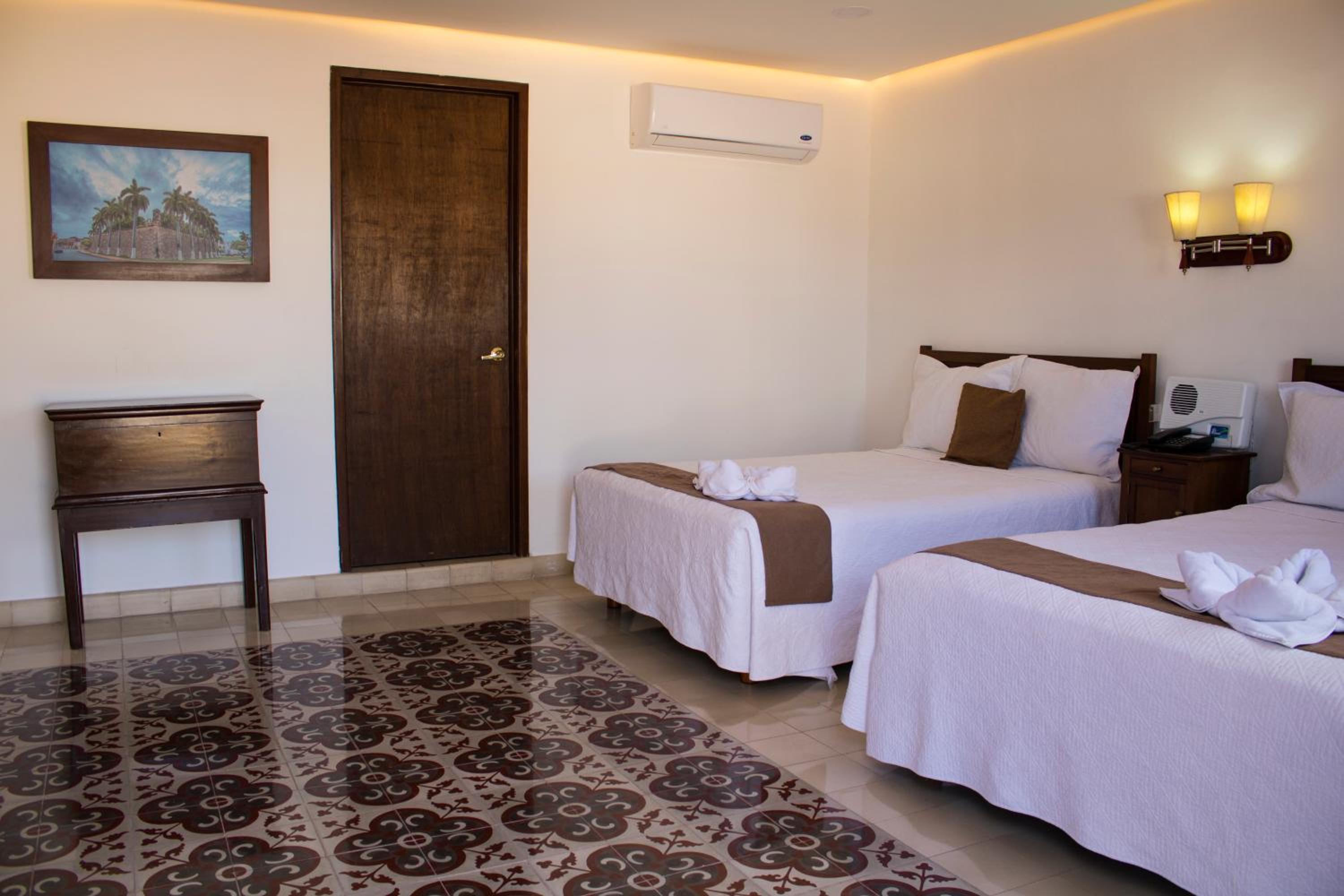 Double Room with 2 Double Beds with Balcony photo 3