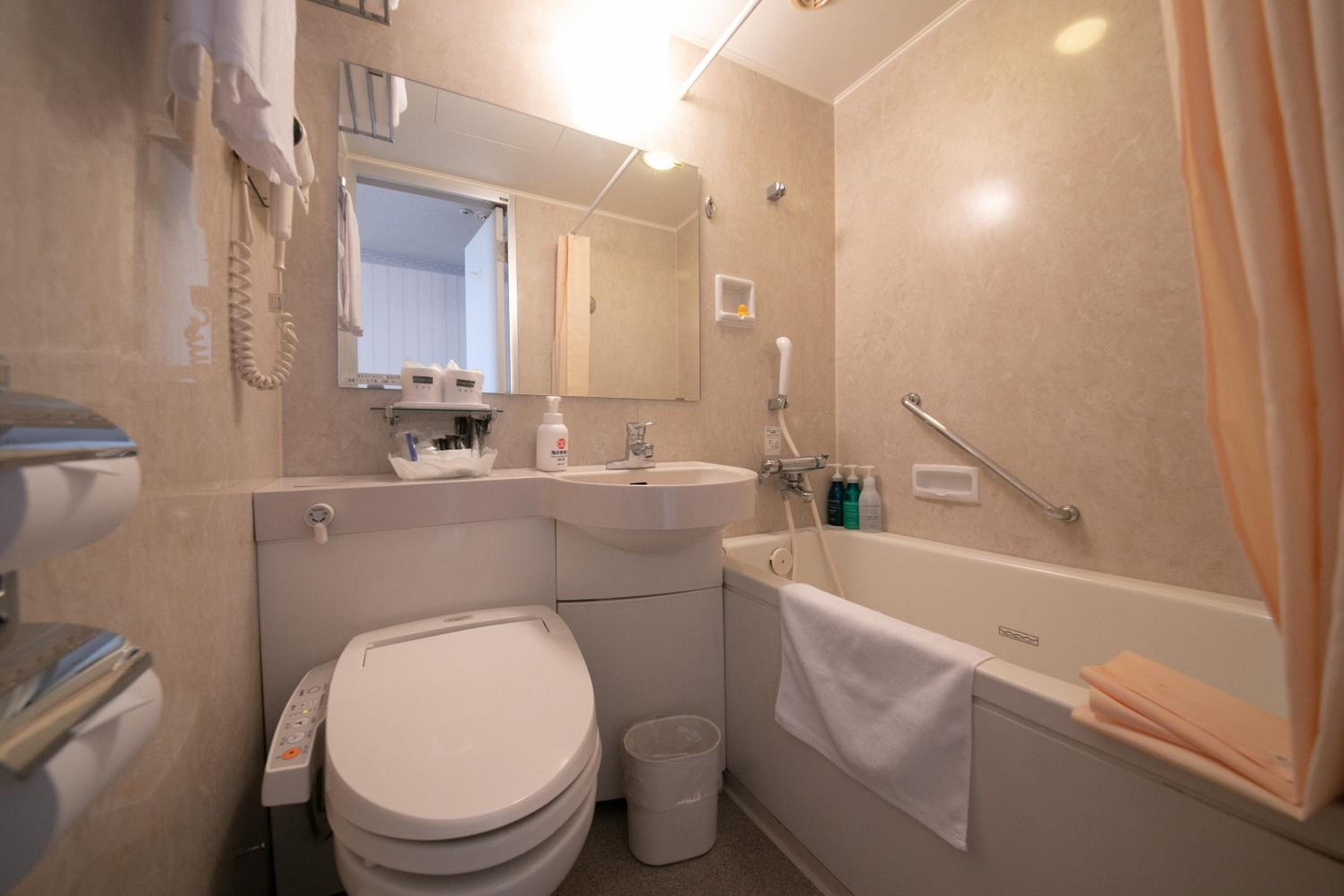 Twin Room - Non-Smoking photo 3