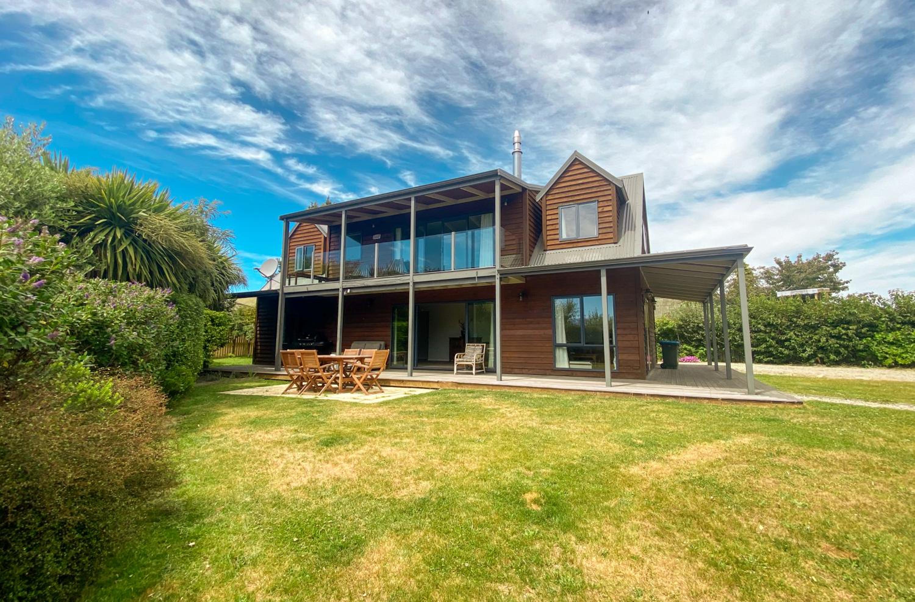 Five-Bedroom House photo 2