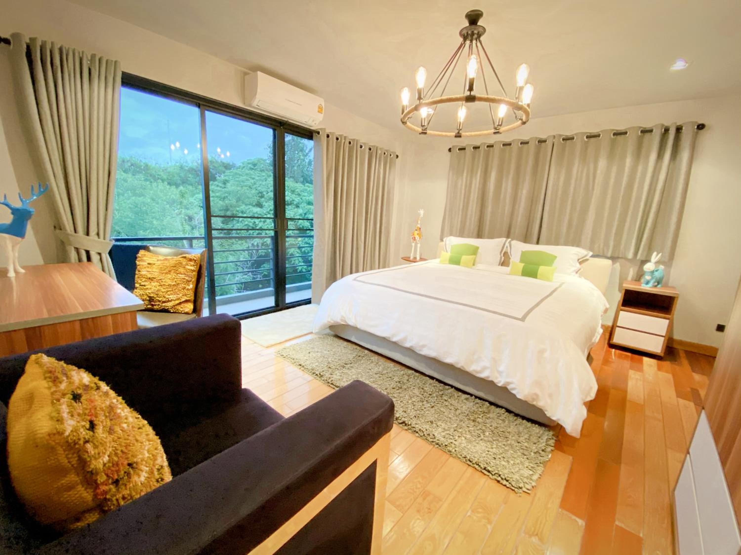 One-Bedroom Apartment - Photo 1