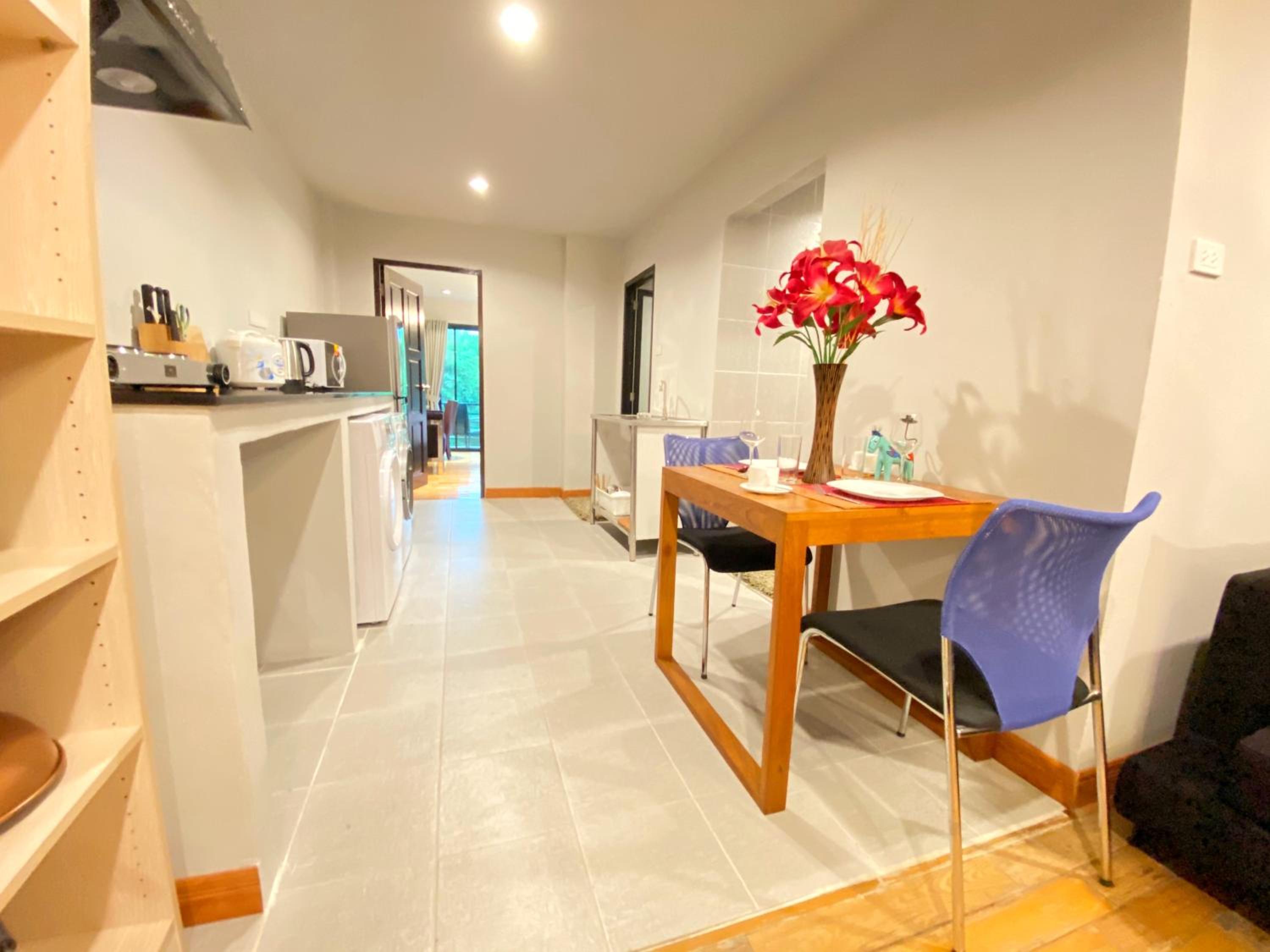 One-Bedroom Apartment - Photo 8