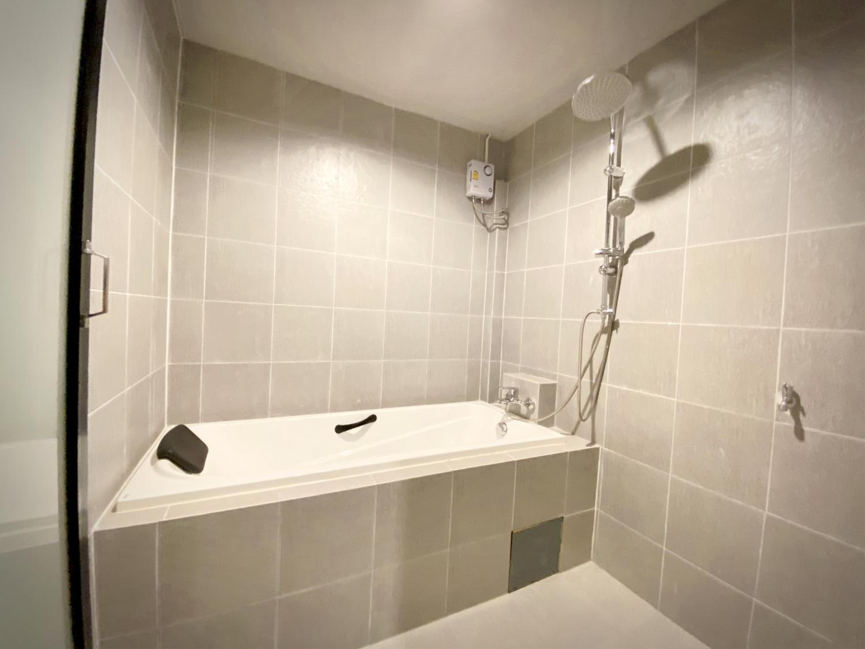 One-Bedroom Apartment - Photo 9