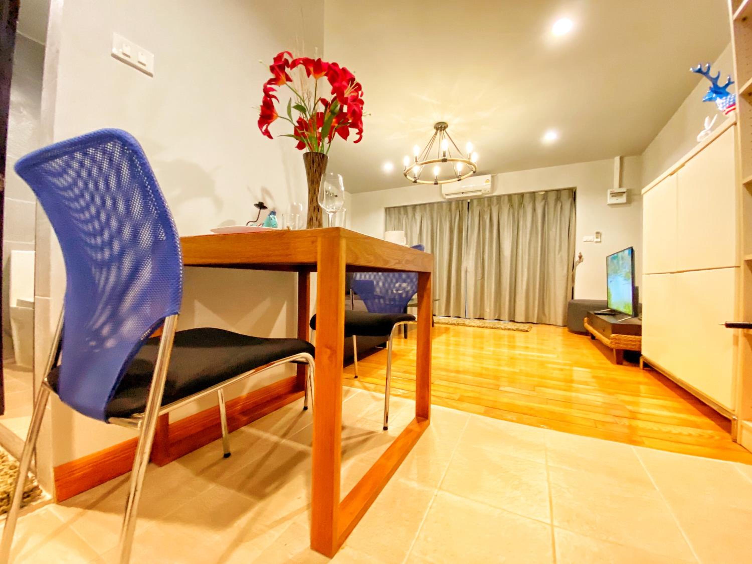 One-Bedroom Apartment - Photo 3
