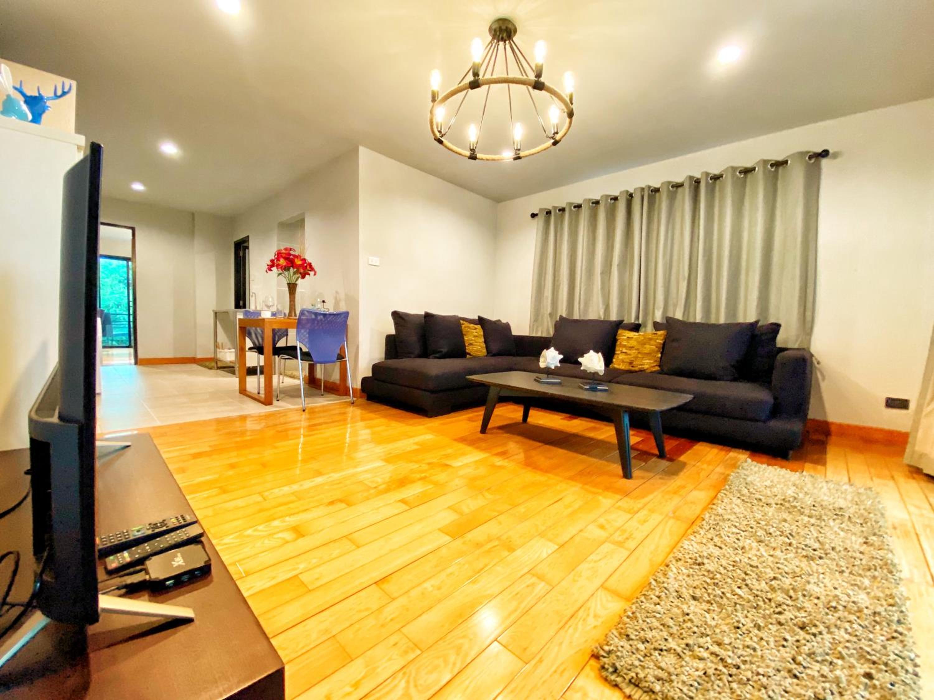 One-Bedroom Apartment - Photo 2