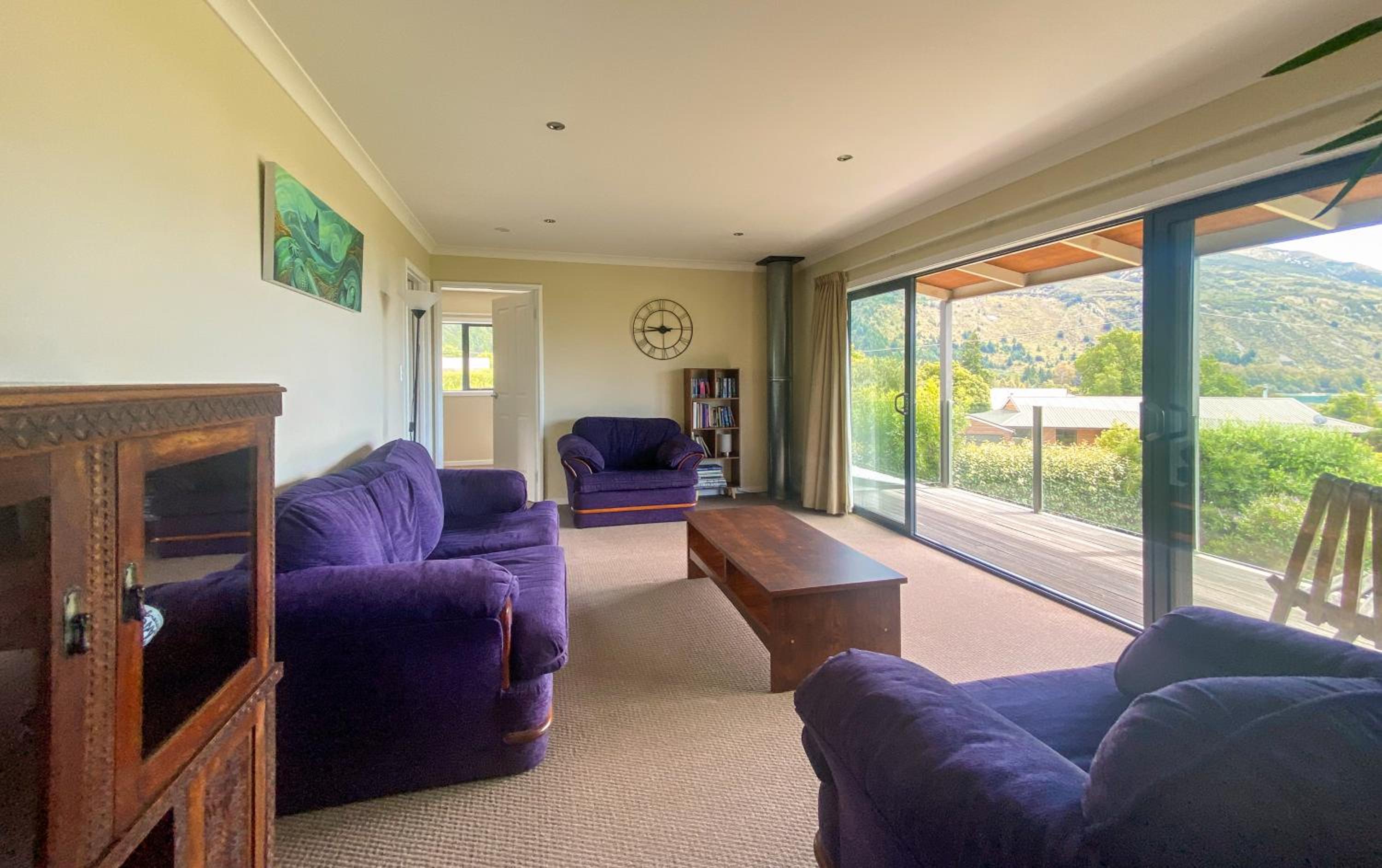 Five-Bedroom House photo 3