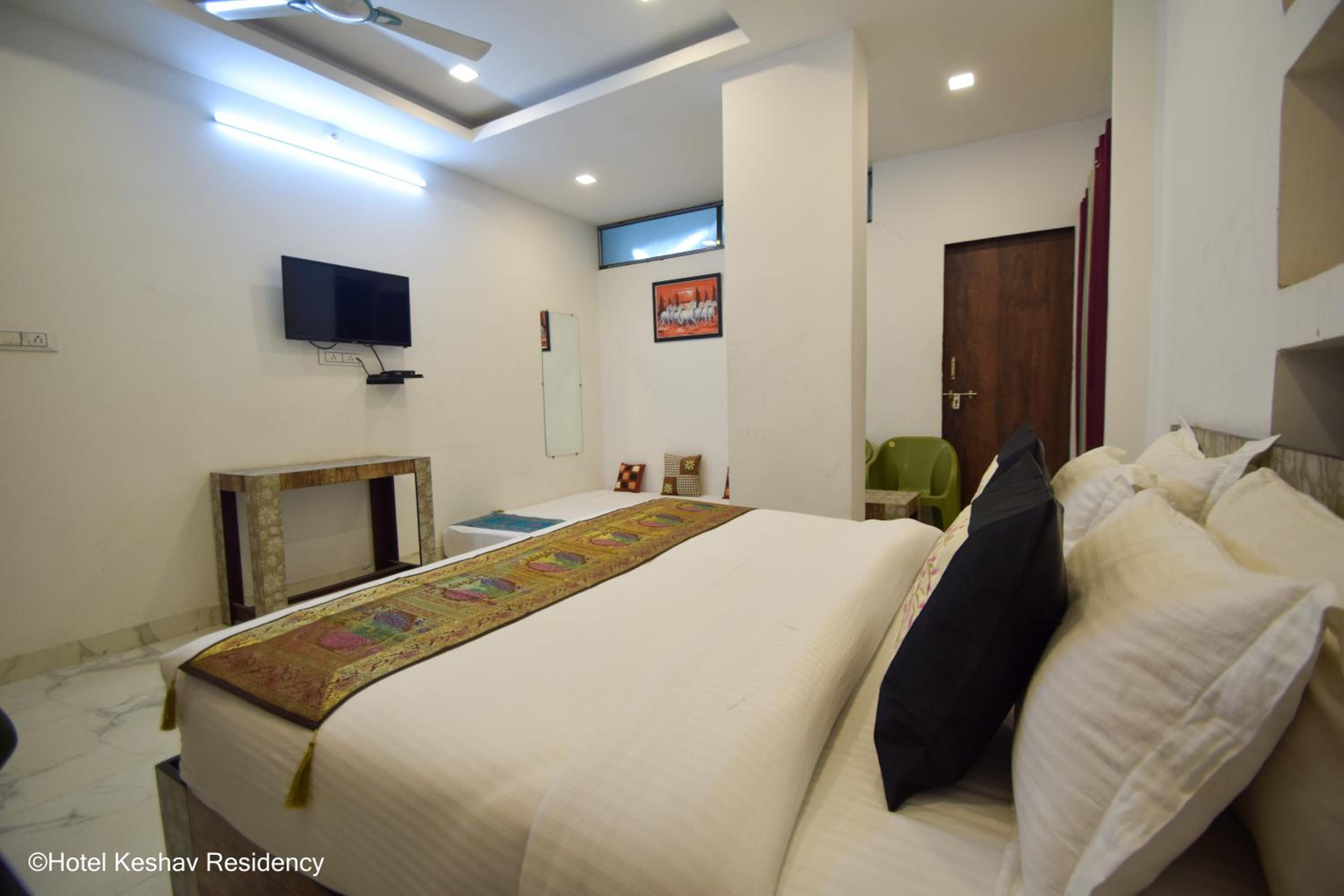 Family Room - Photo 7