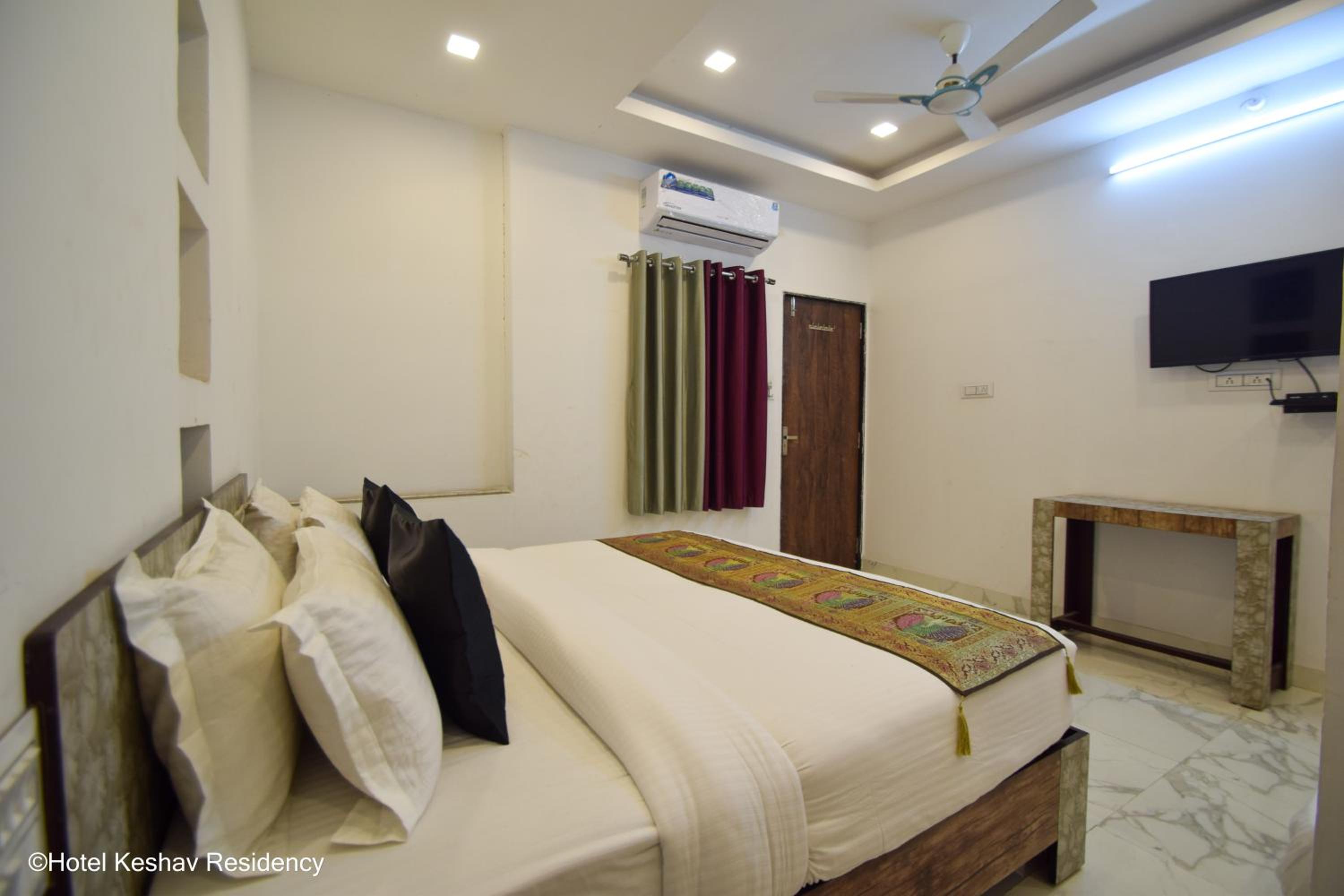 Family Room - Photo 5