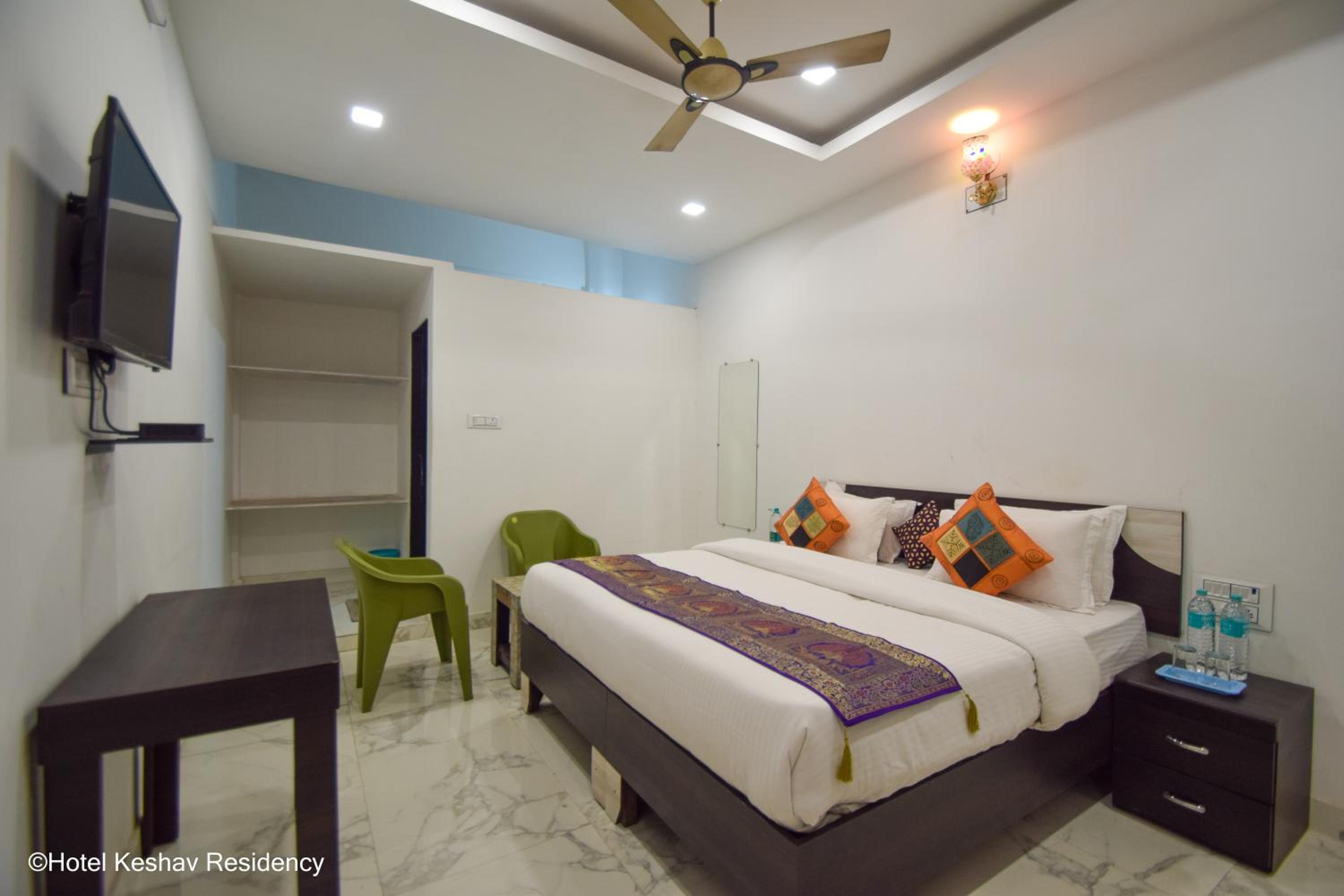Deluxe Double Room - Photo 9