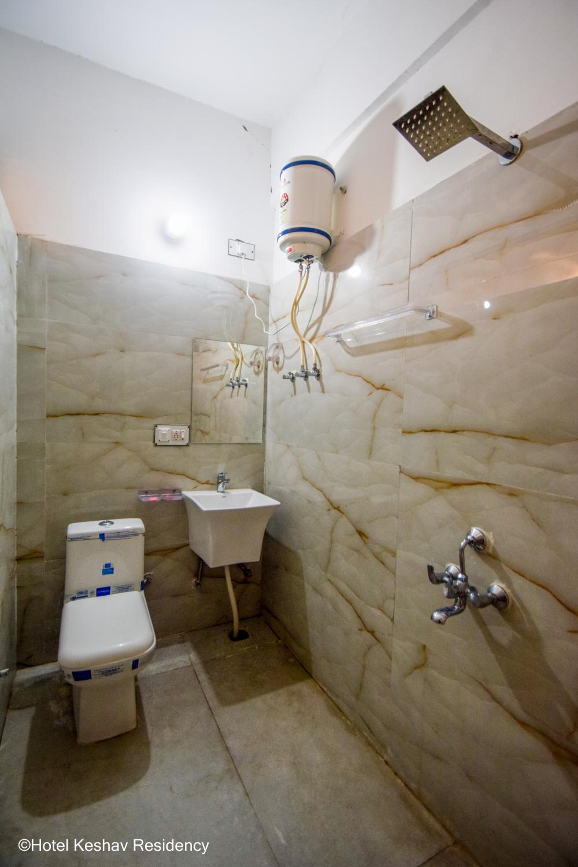 Deluxe Double Room - Photo 10