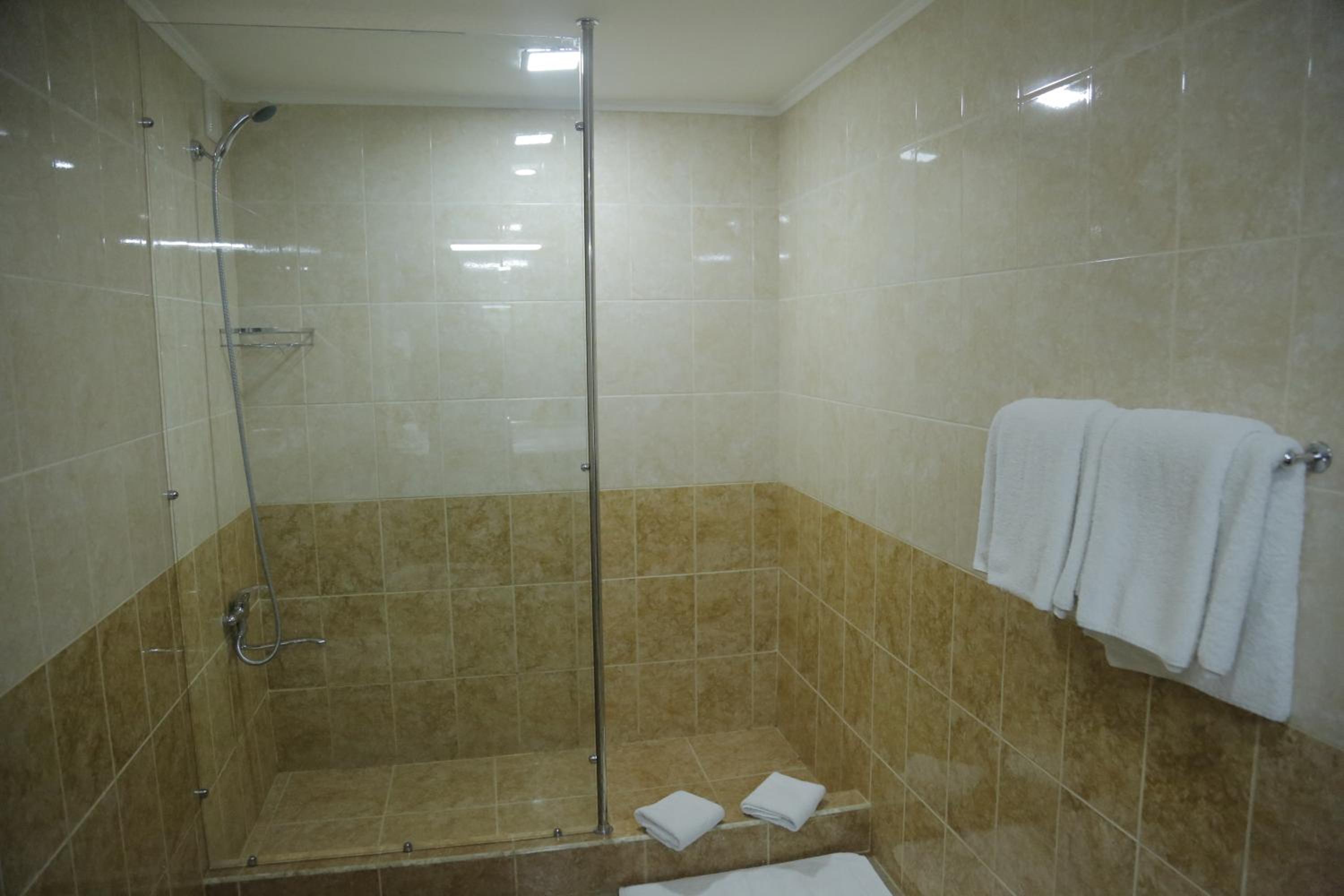 Suite - Photo 5