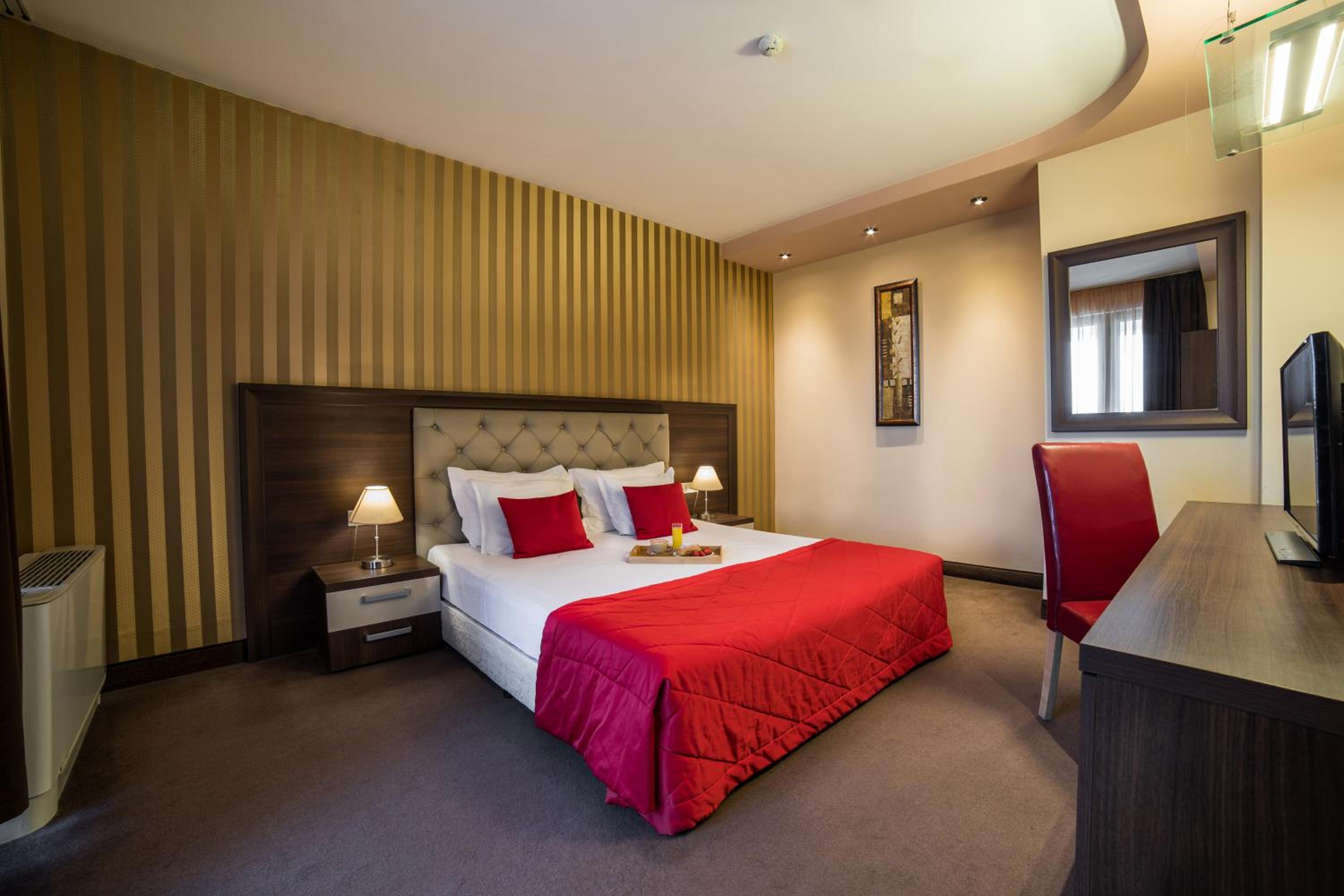 One-Bedroom Apartment with Balcony photo 3