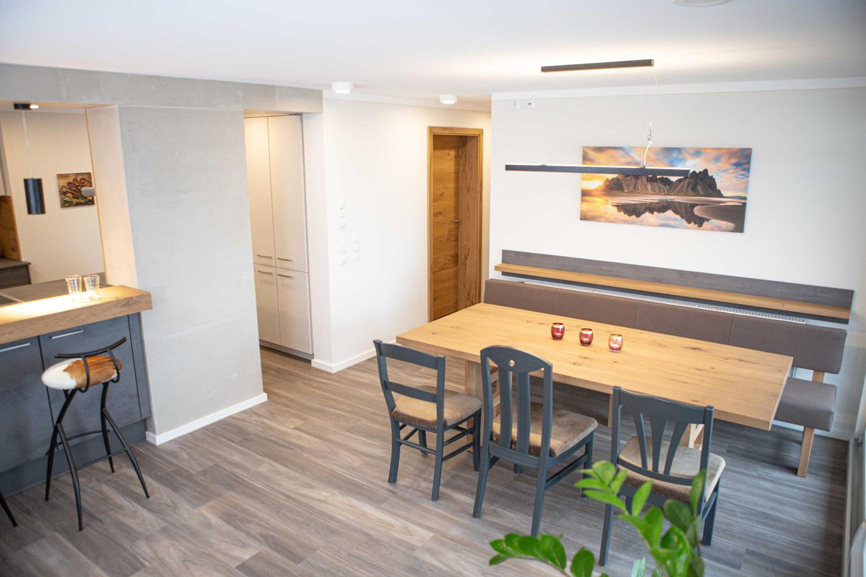 Three-Bedroom Apartment with Balcony photo 2