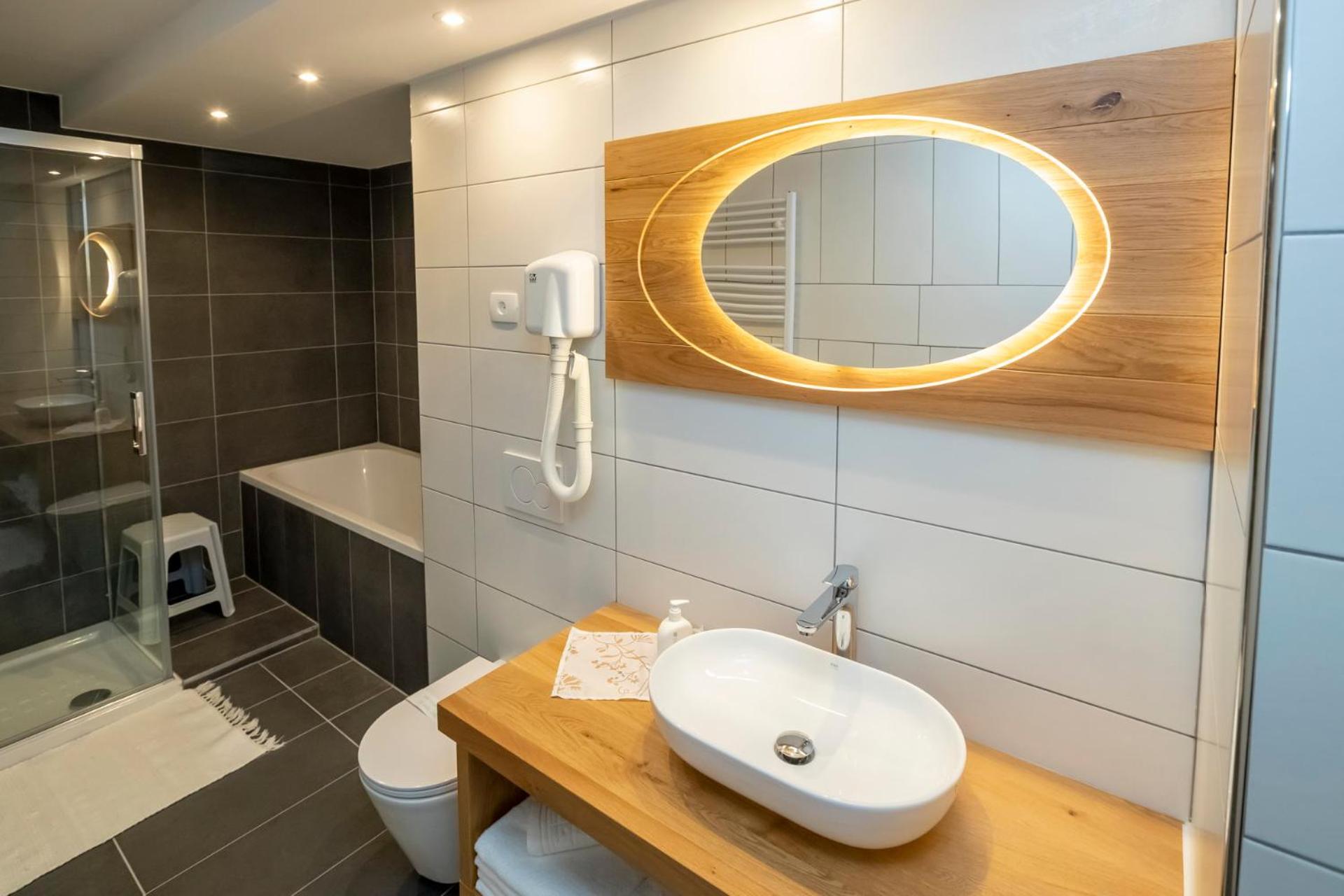 Two-Bedroom Suite - Photo 2