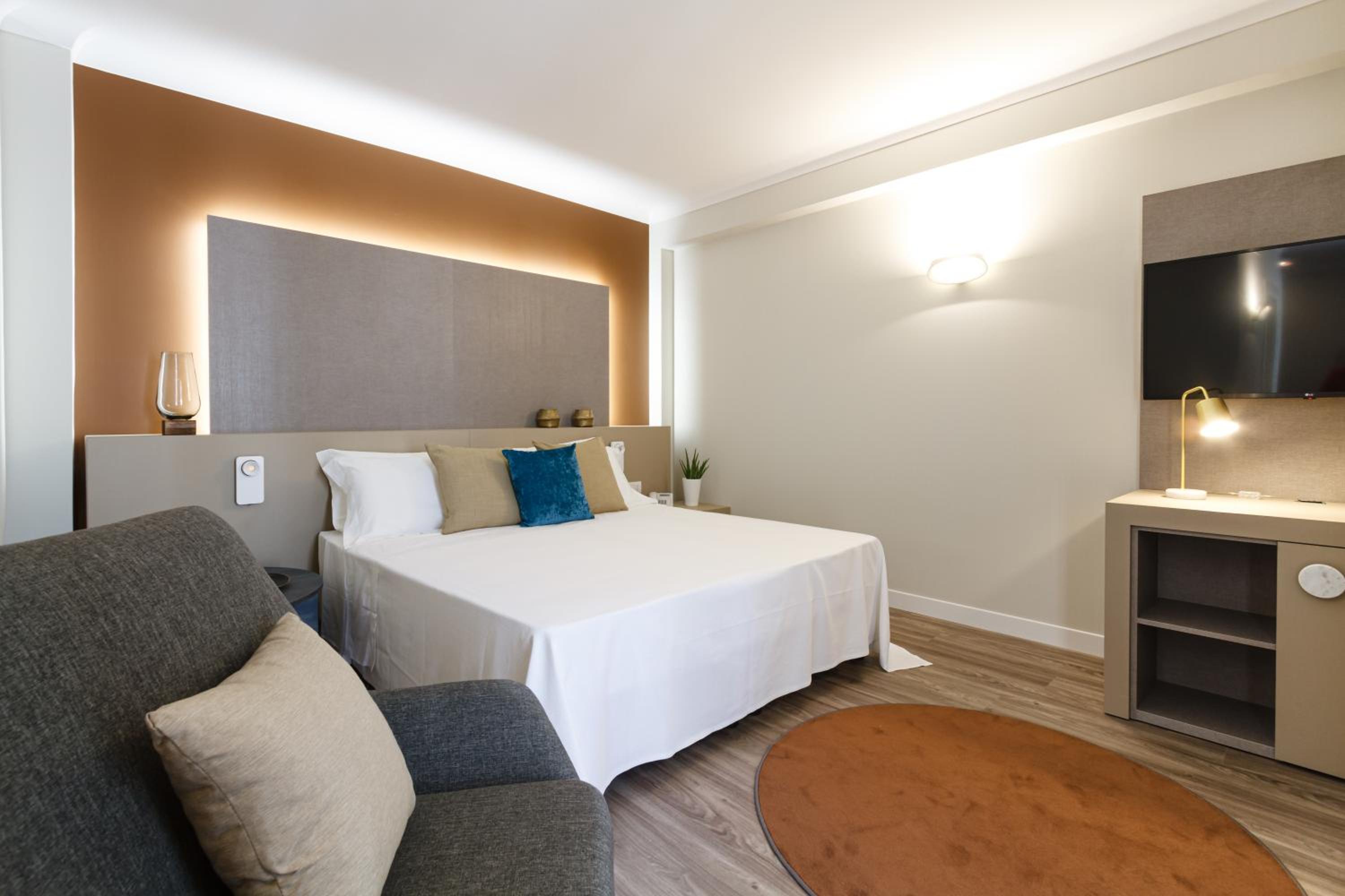 Deluxe Double or Twin Room with Balcony