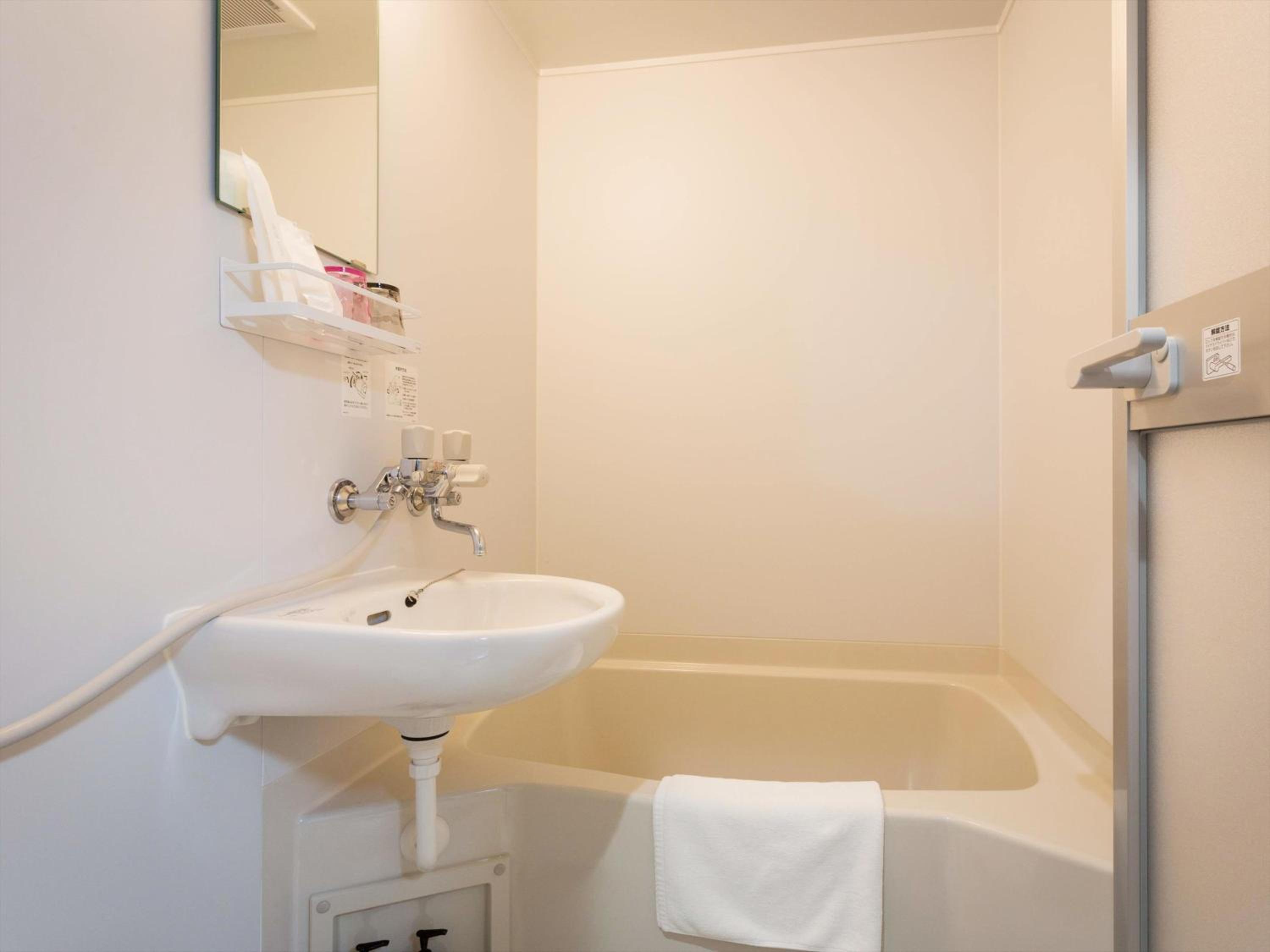 Standard Twin Room - Photo 7