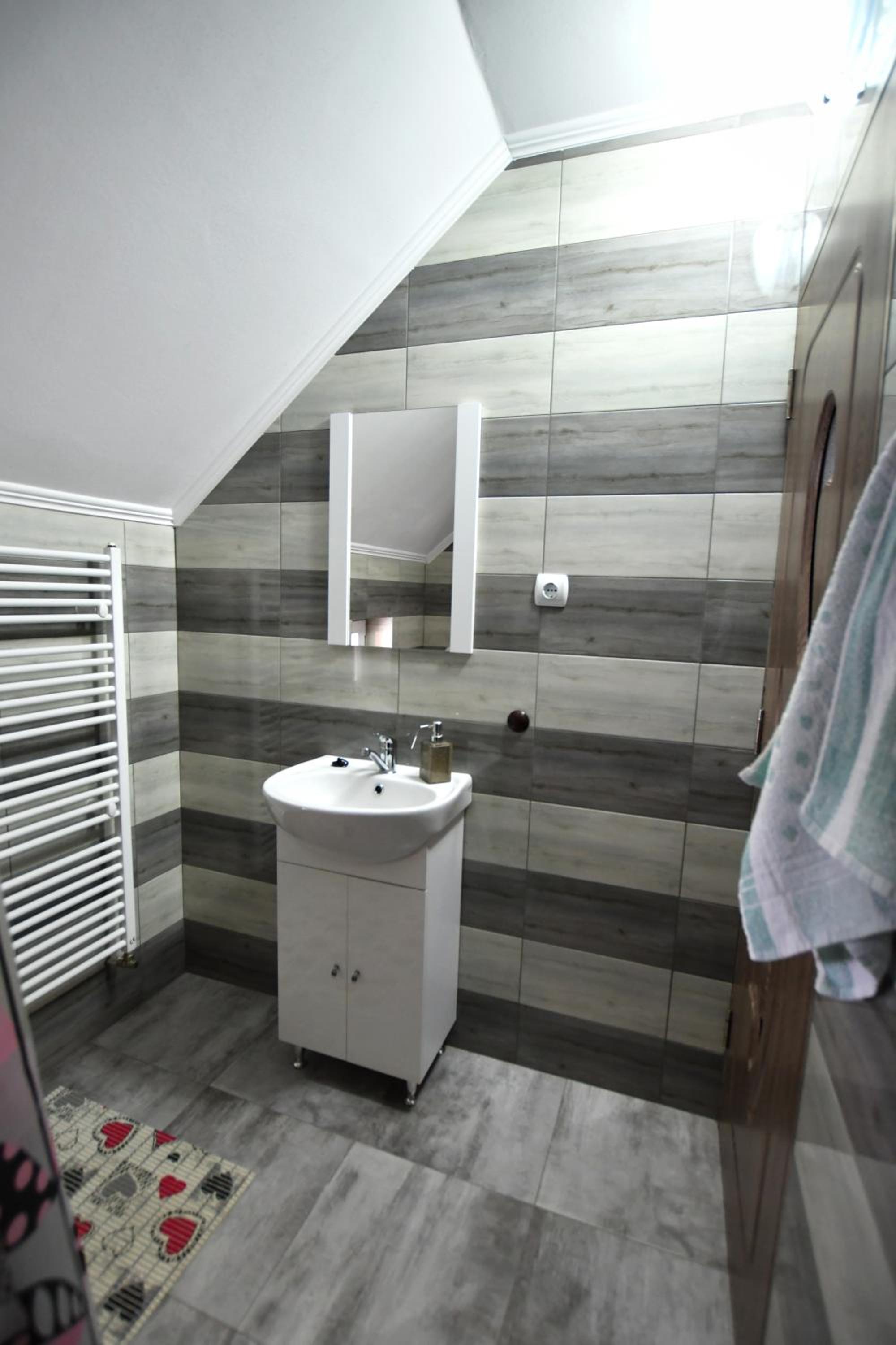 Family Room - Photo 7