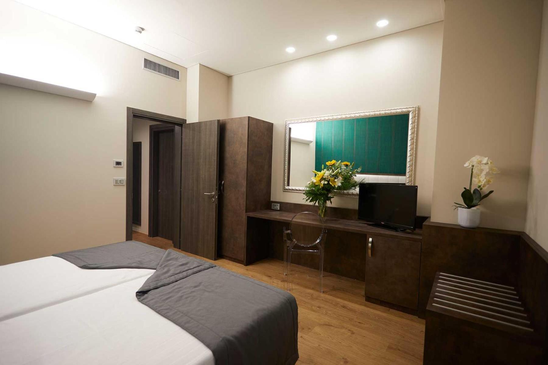 Deluxe Twin Room - Photo 3